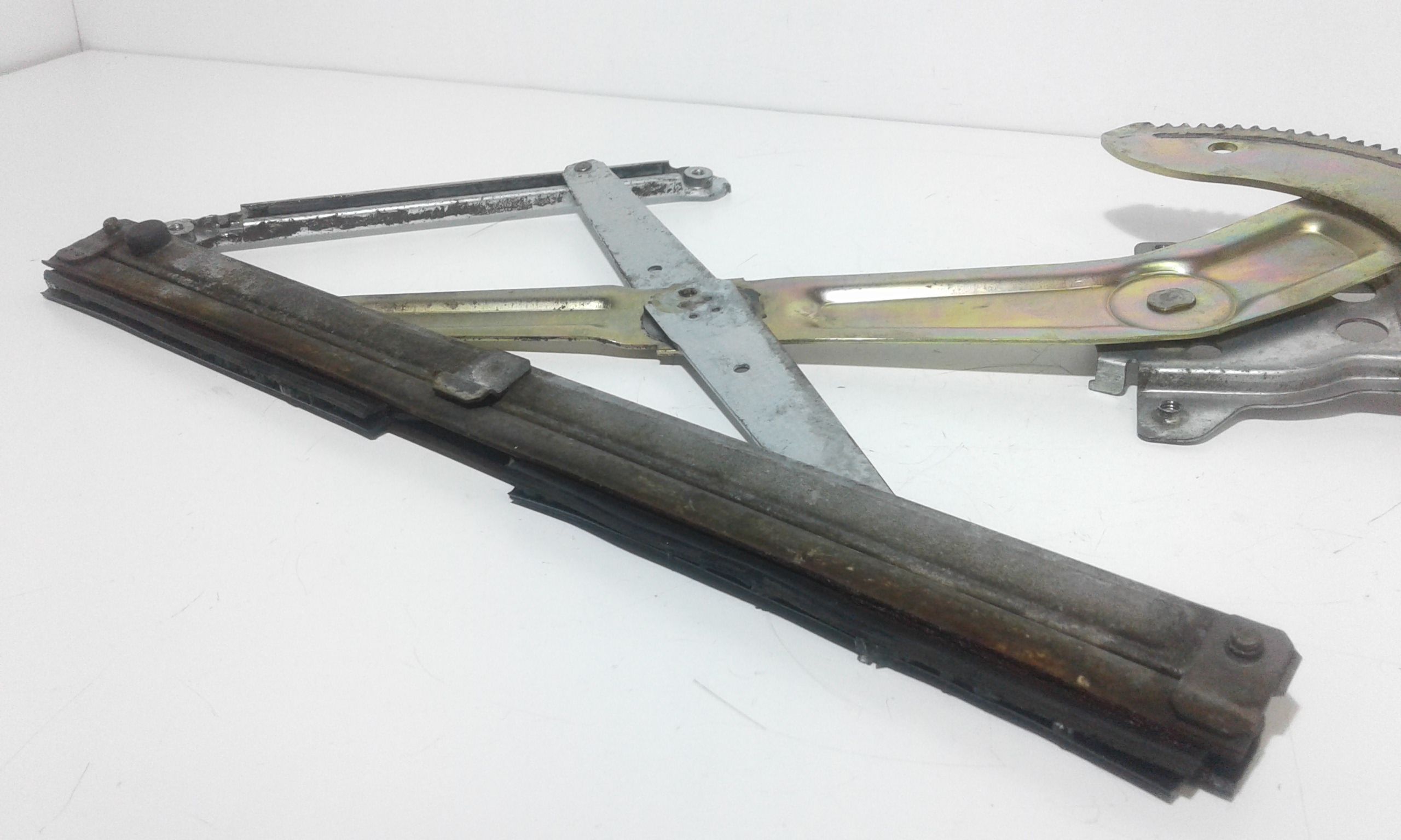 Alzacristallo Porta Ant. Sinistro 8344062J00000 Usato