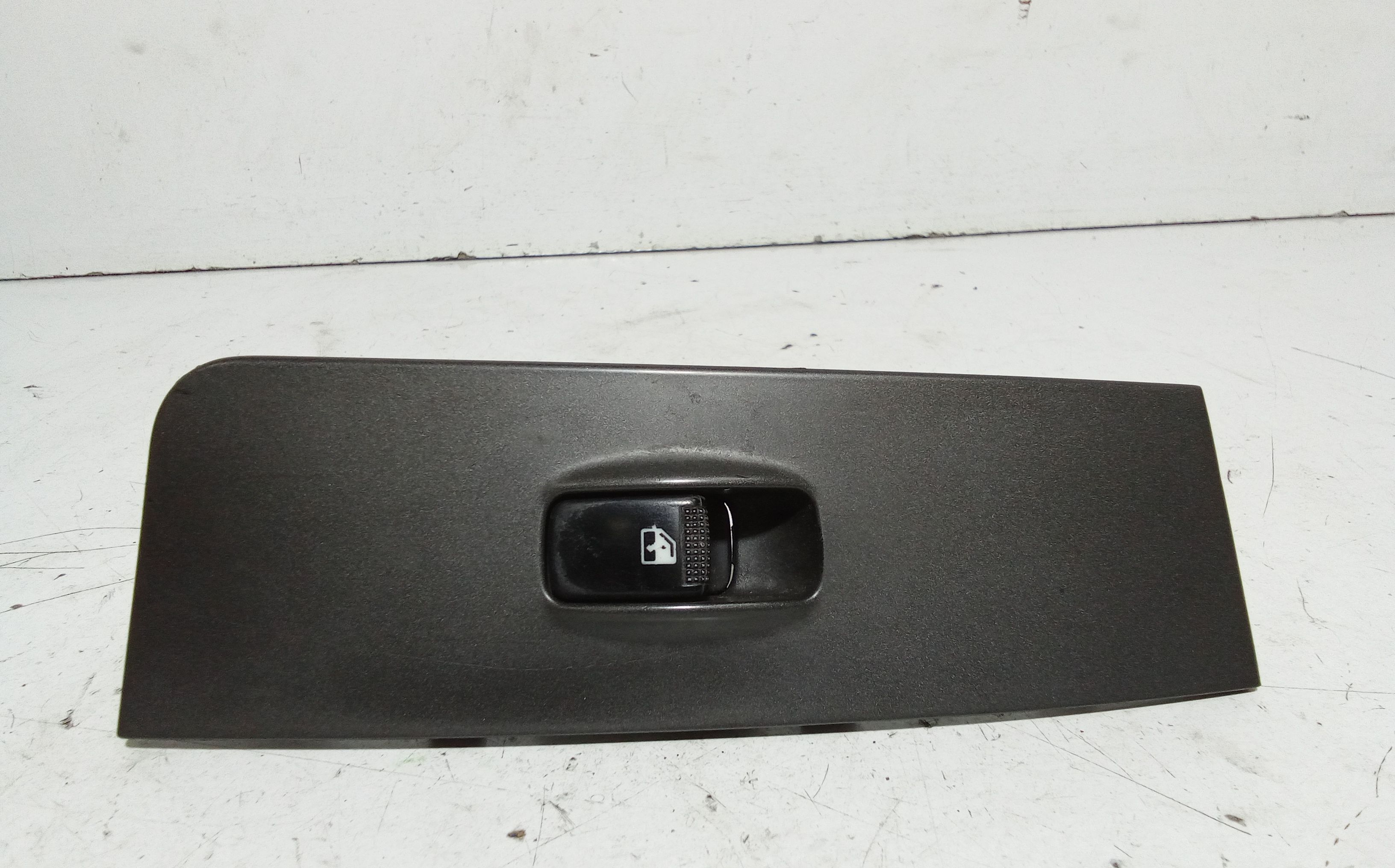 Interruttore Alzacristalli Porta Ant. Destro Usato