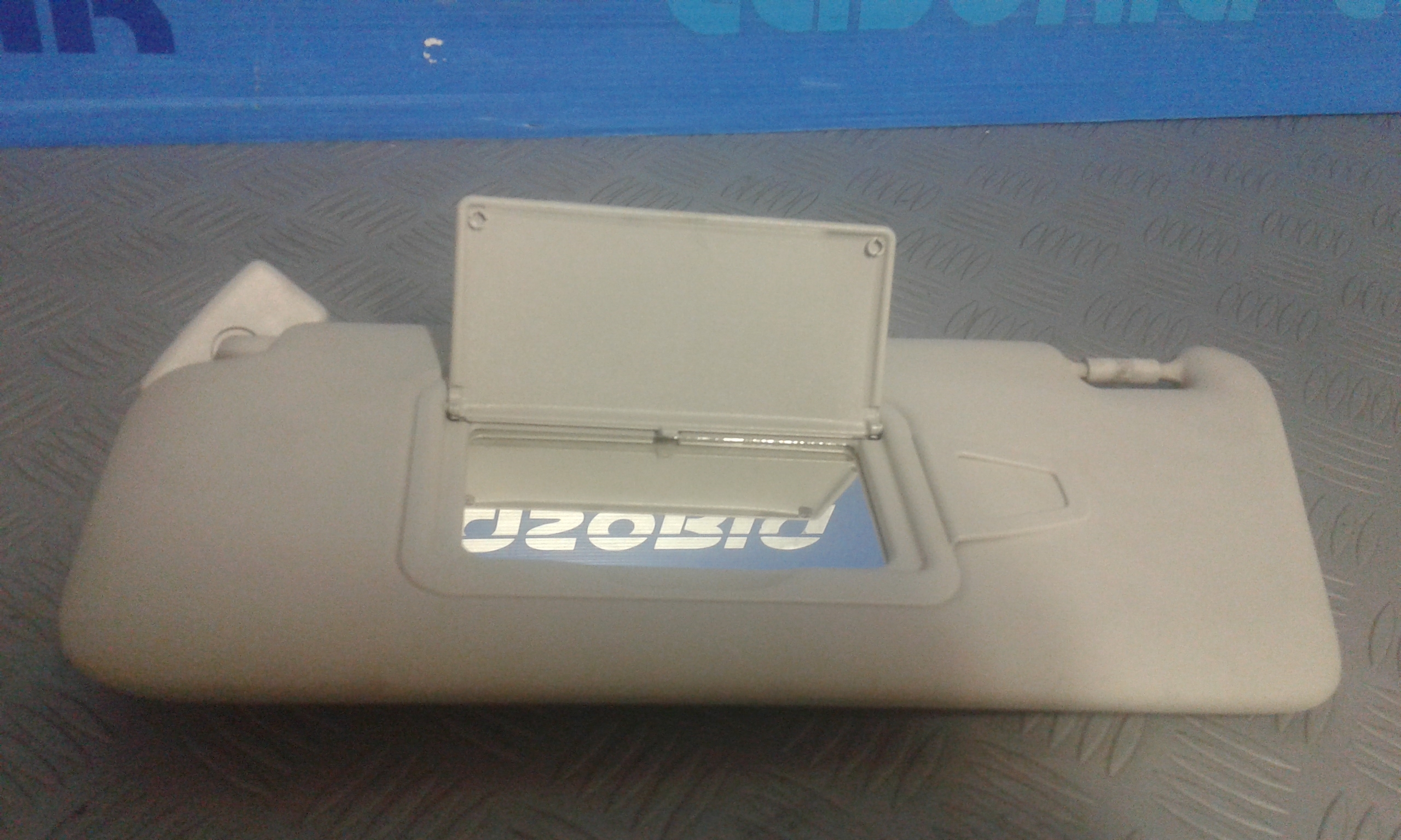 Aletta Parasole Parabrezza Sinistro A16981001107H48 Usato