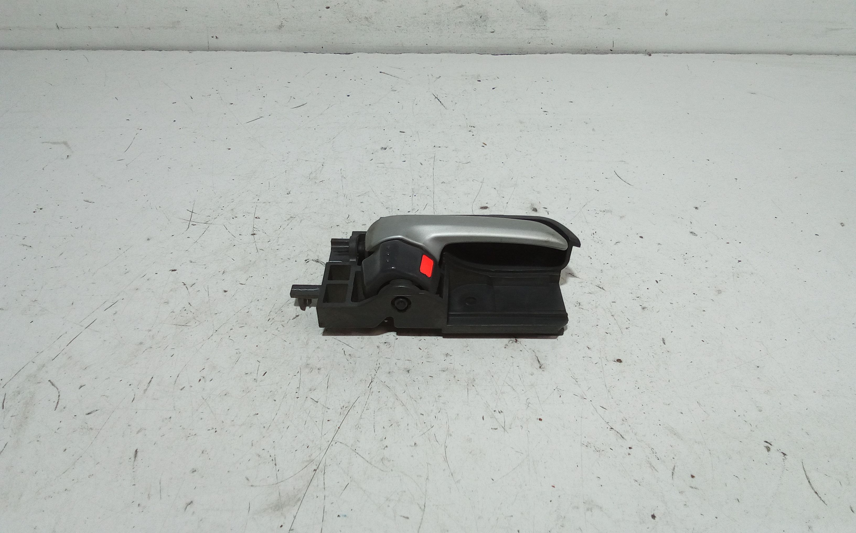 Maniglia Int. Apertura Porta Ant. Destro Usato