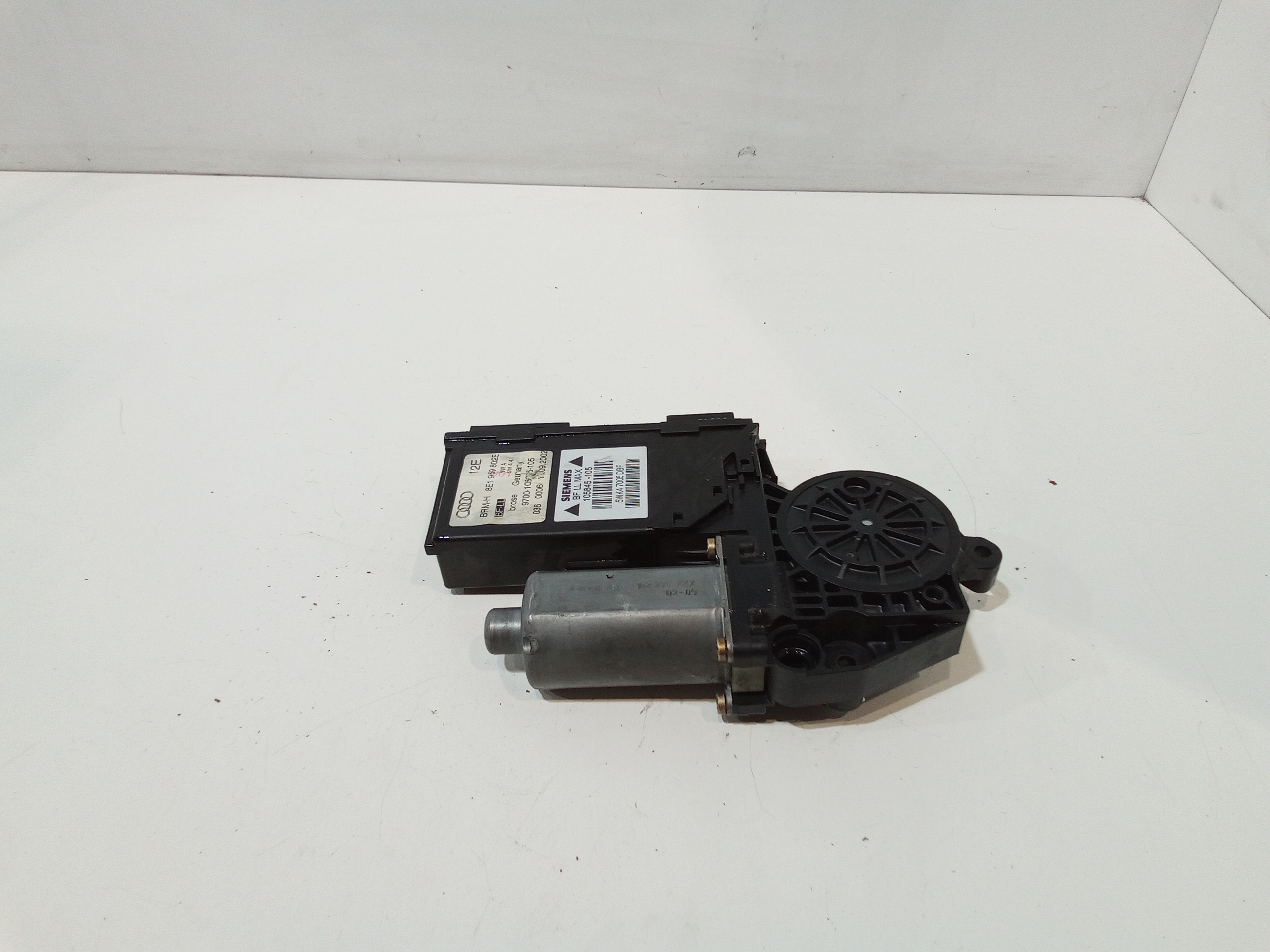 Motorino Alzacristallo Porta Ant. Destro 8E1959802G Usato