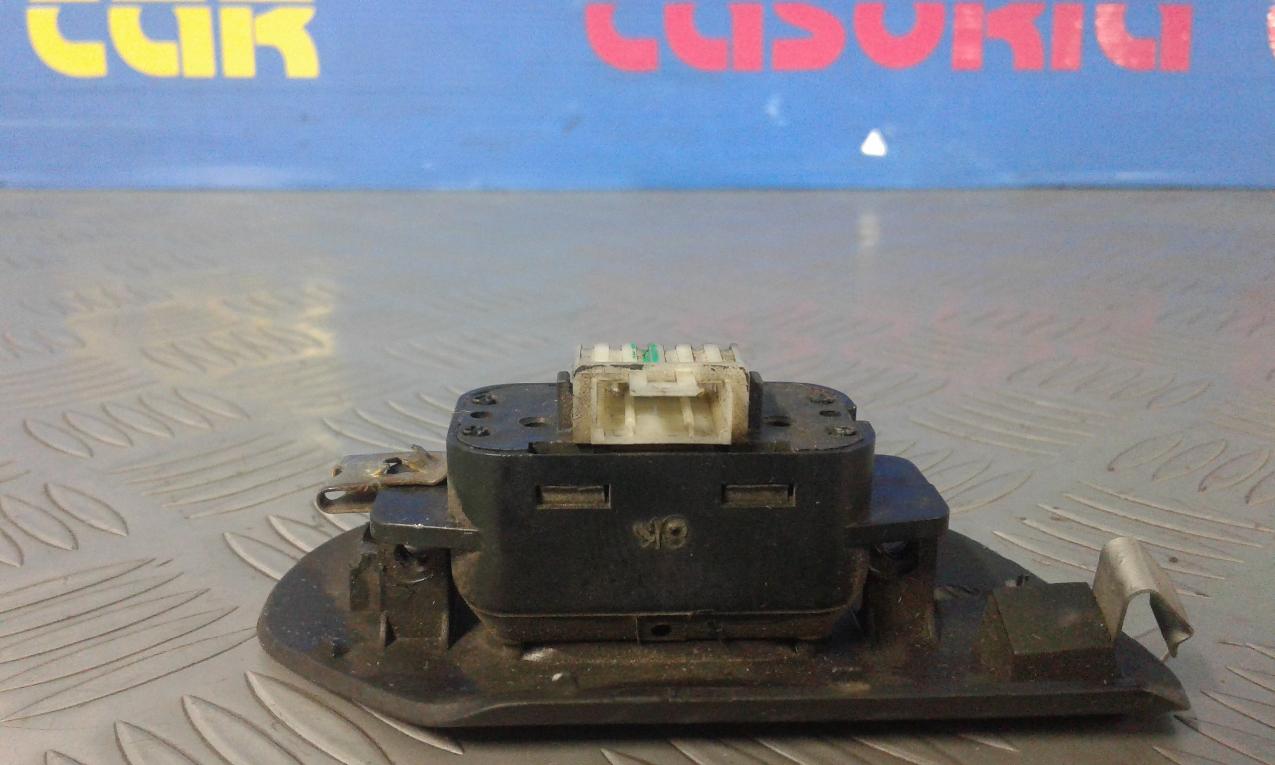 Interruttore Alzacristalli Porta Ant. Destro Usato