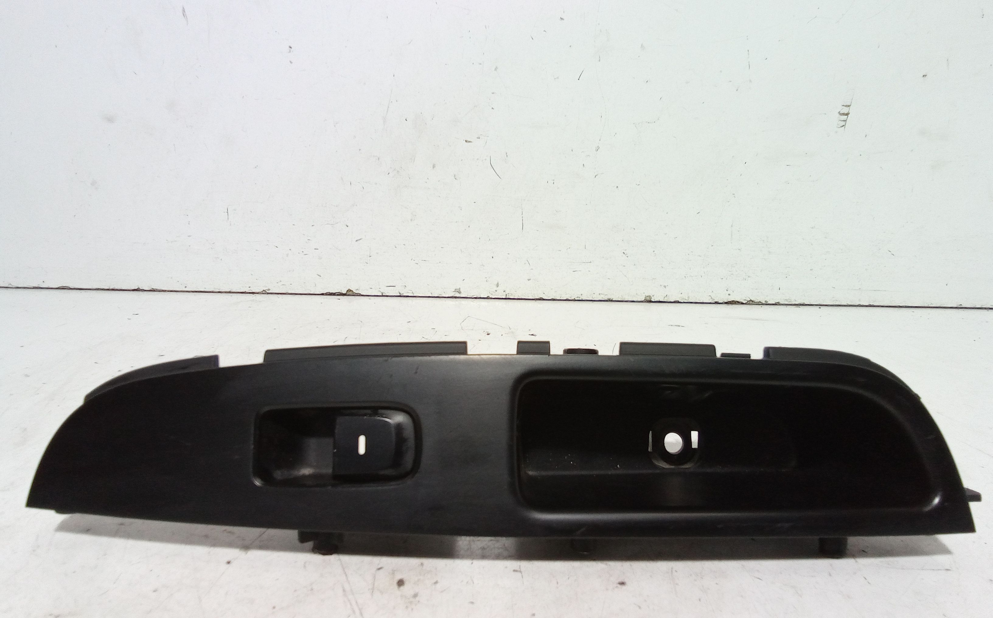 Interruttore Alzacristalli Porta Post. Sinistro 93575B40004X Usato