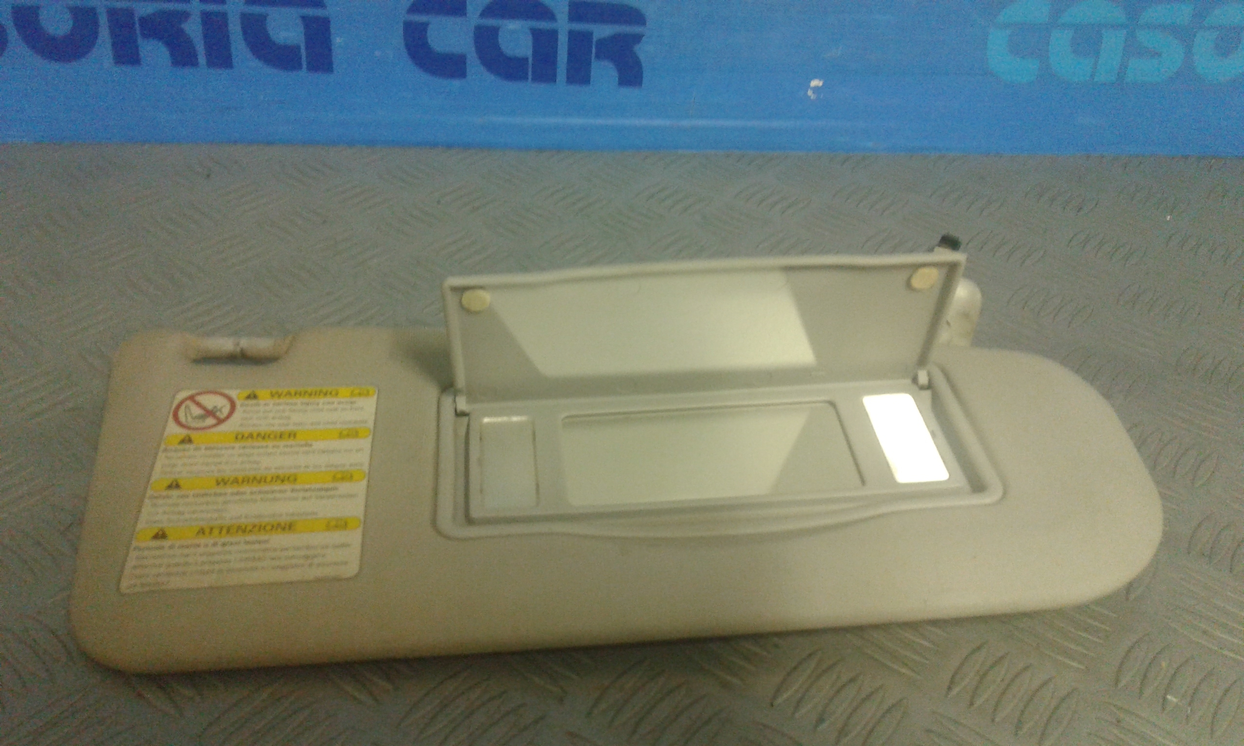 Aletta Parasole Parabrezza Destro GJ6A69270C34 Usato