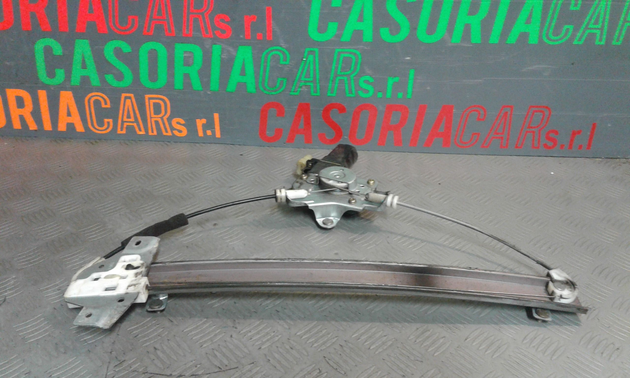 Alzacristallo Porta Ant. Destro 824021C000 Usato