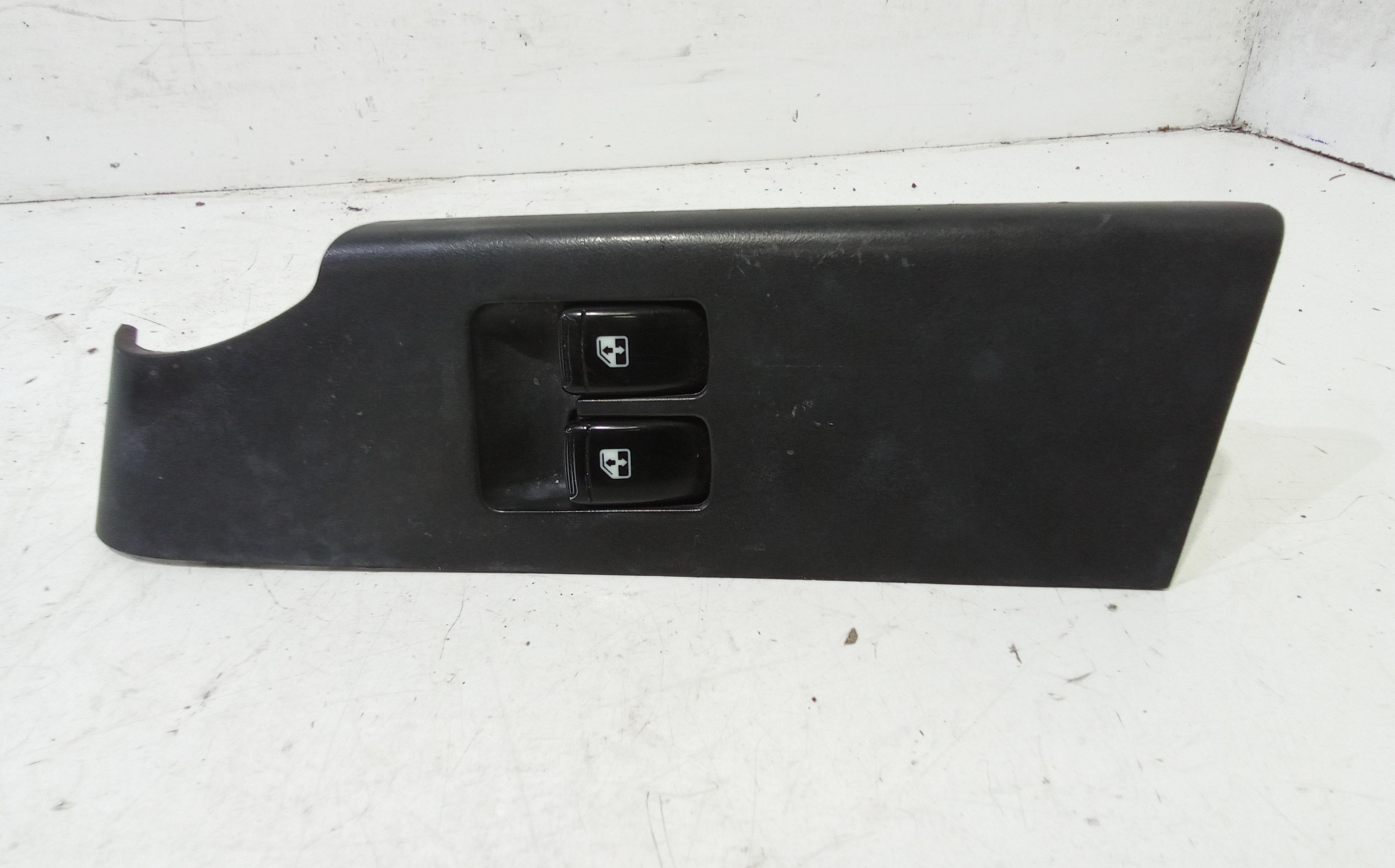 Interruttore Alzacristalli Porta Ant. Sinistro Usato