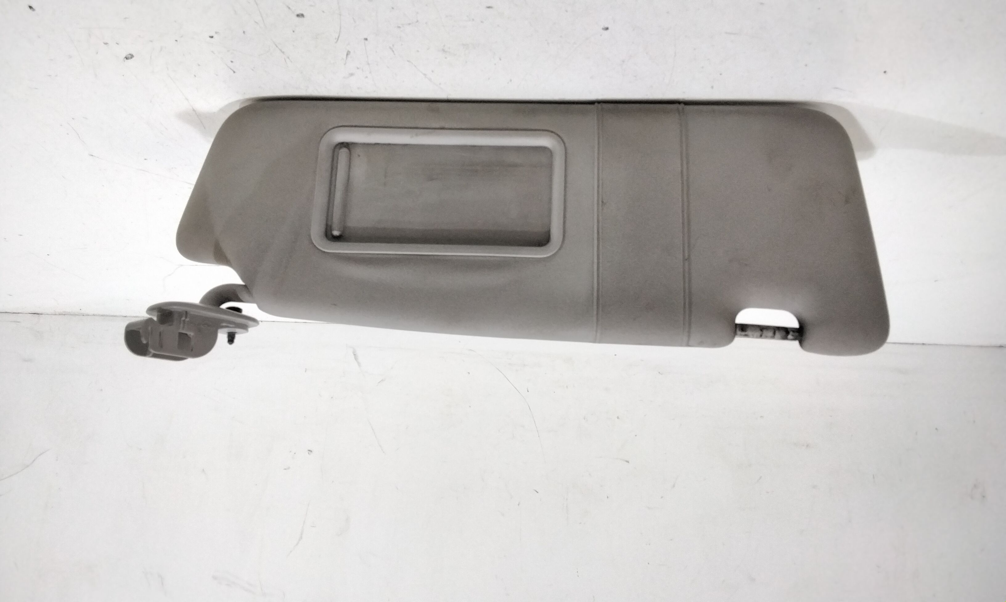 Aletta Parasole Parabrezza Destro 8P08575525B9 Usato