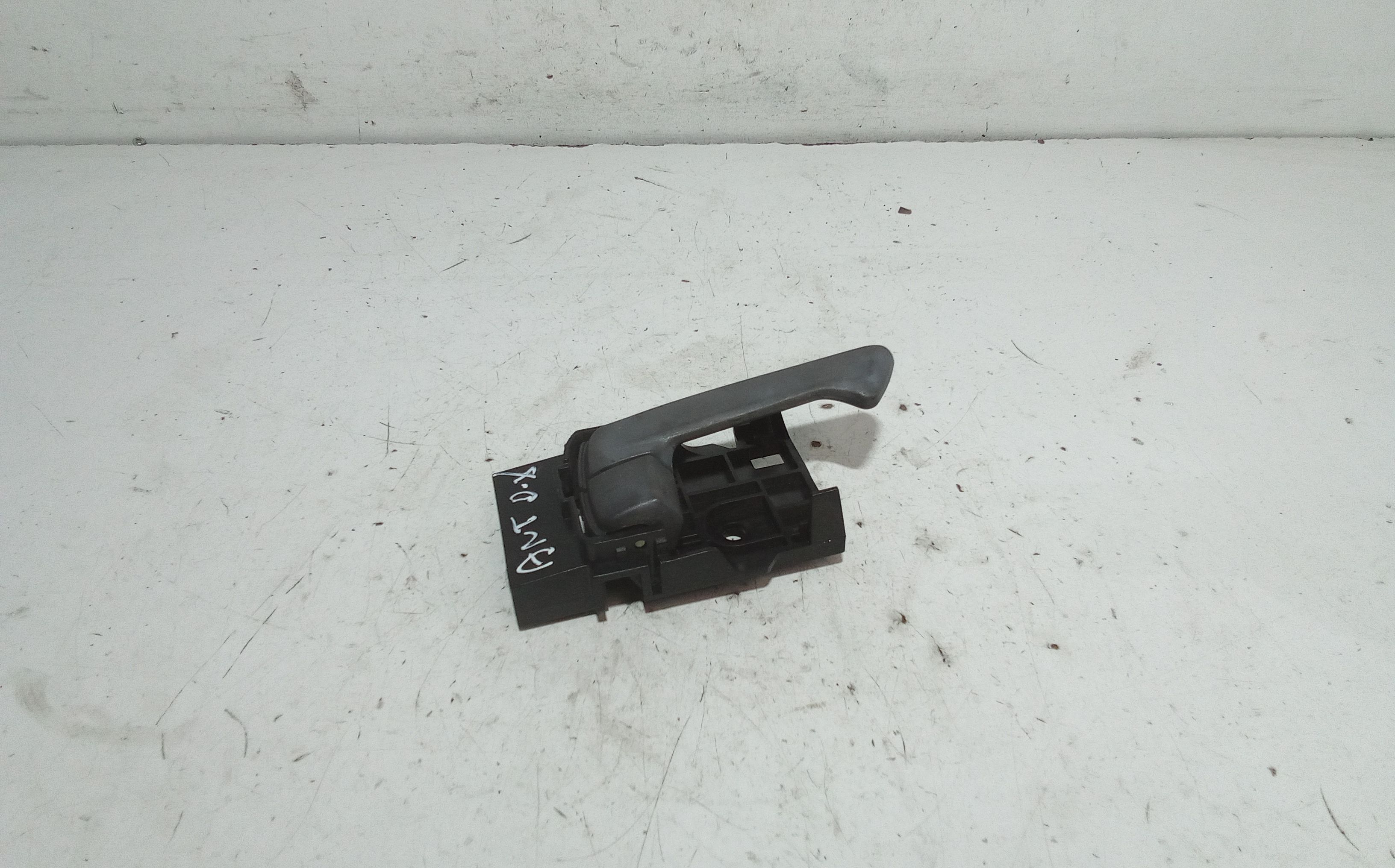 Maniglia Int. Apertura Porta Ant. Destro Usato