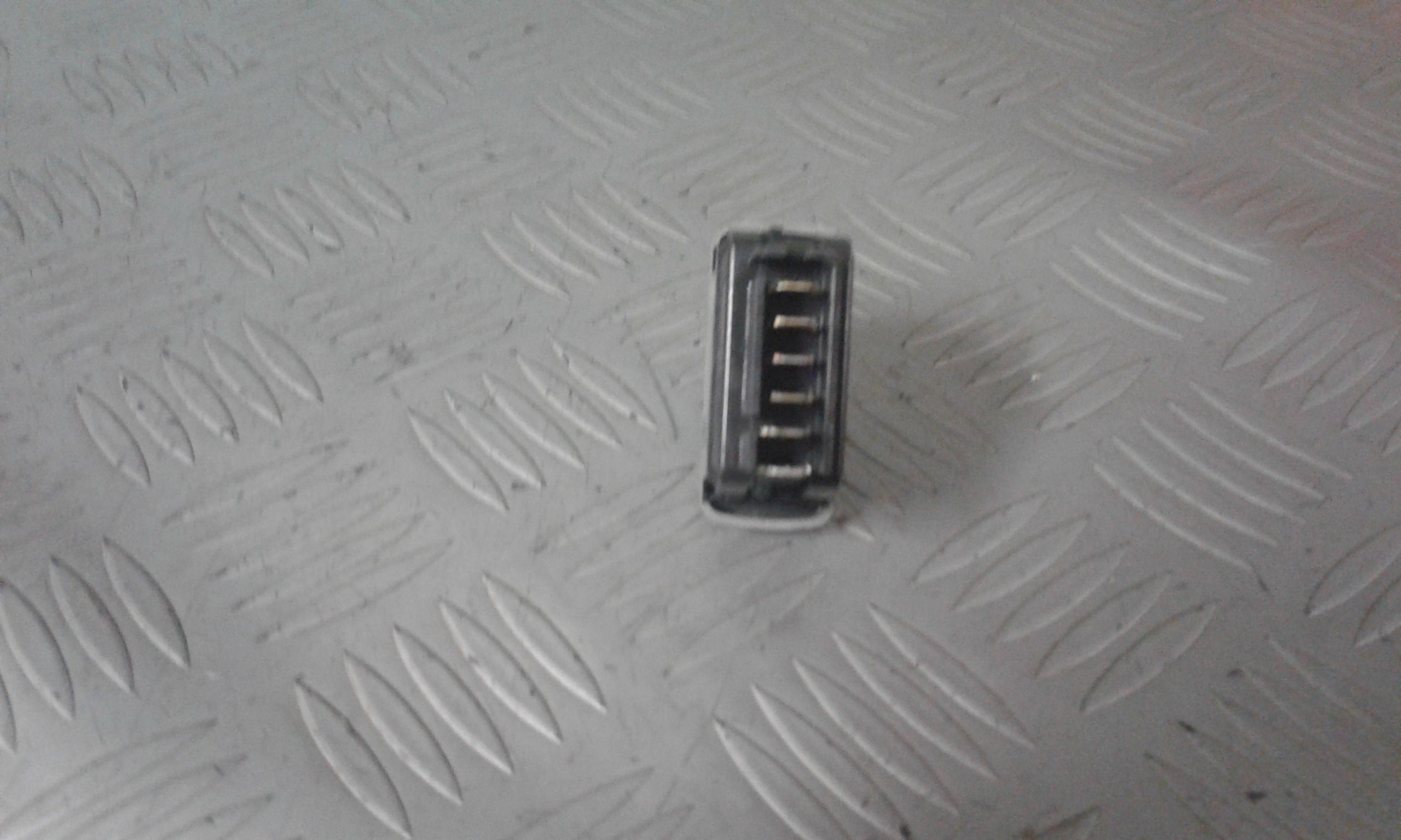 Interruttore Alzacristalli Porta Ant. Destro Usato