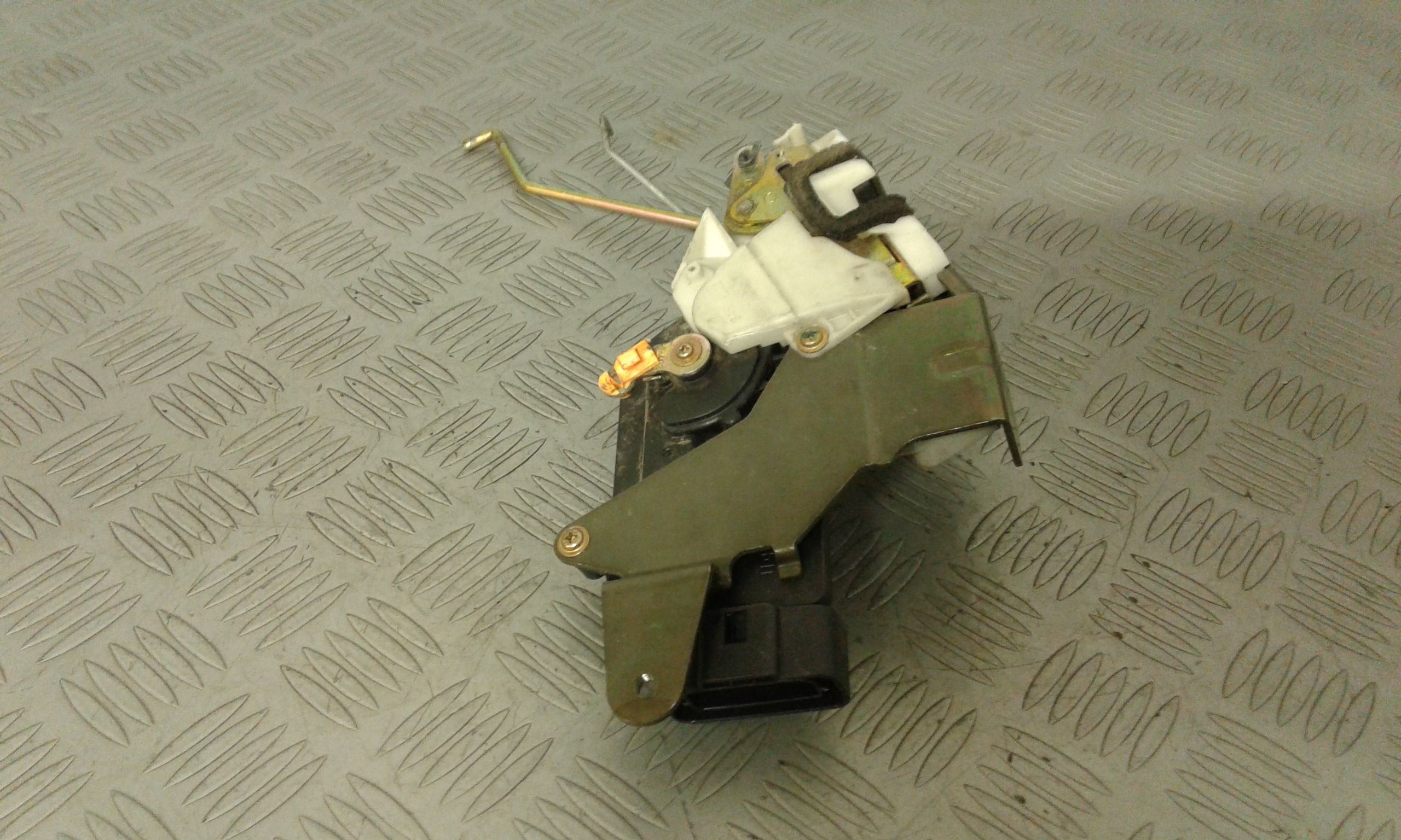 Serratura Porta Ant. Destro 9204921 Usato