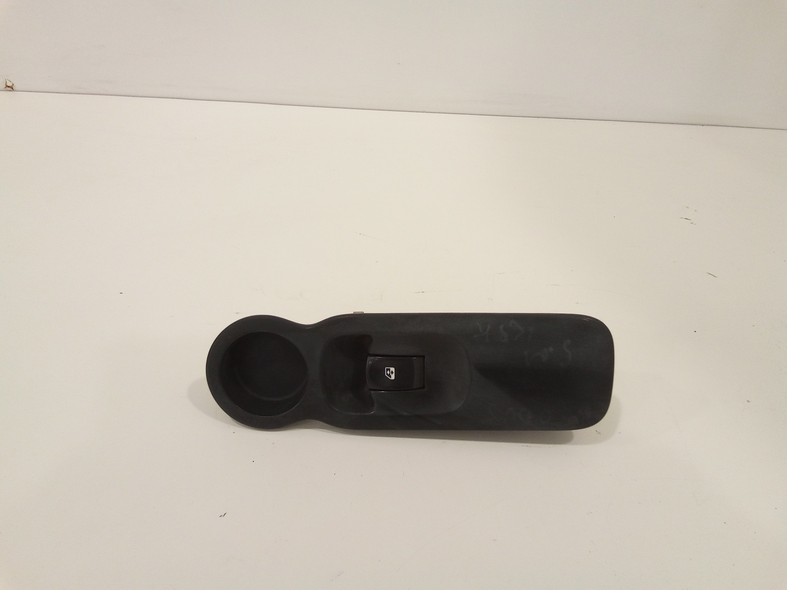 Interruttore Alzacristalli Porta Ant. Destro 8200214936 Usato