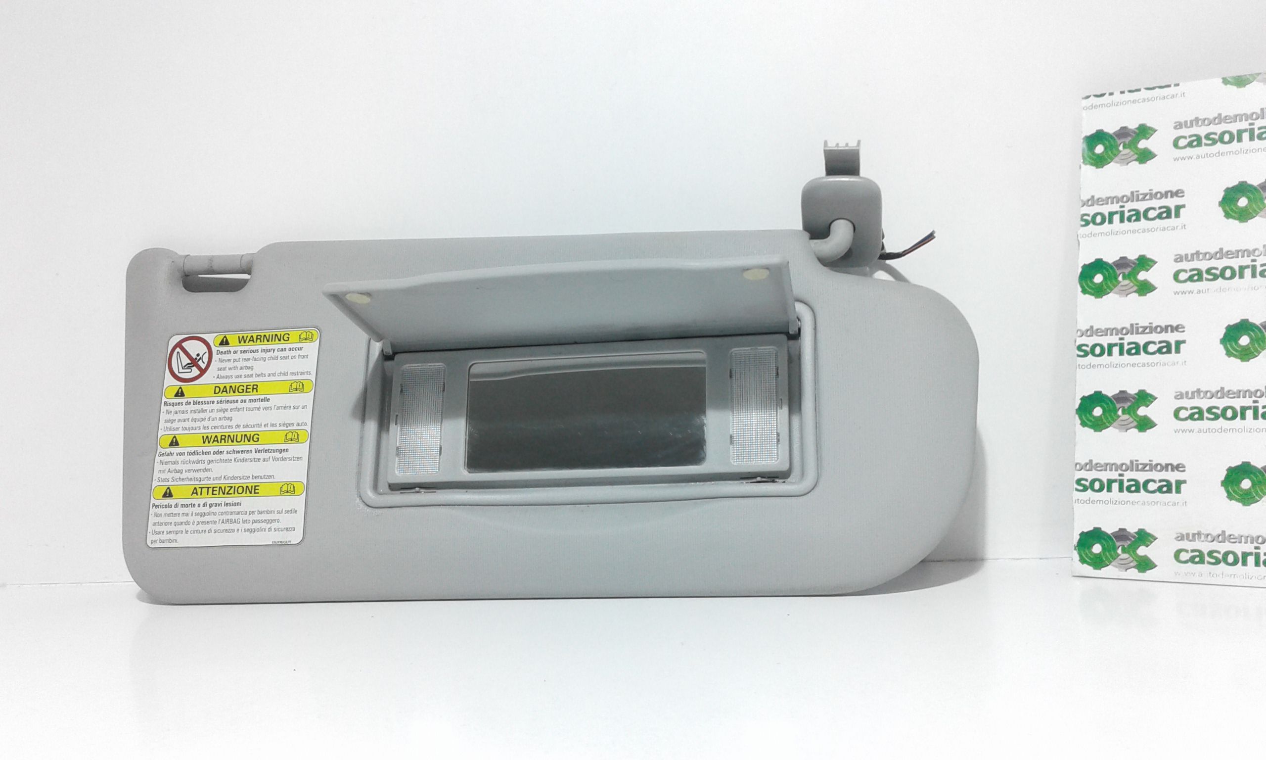 Aletta Parasole Parabrezza Destro GJ6A69270C34 Usato