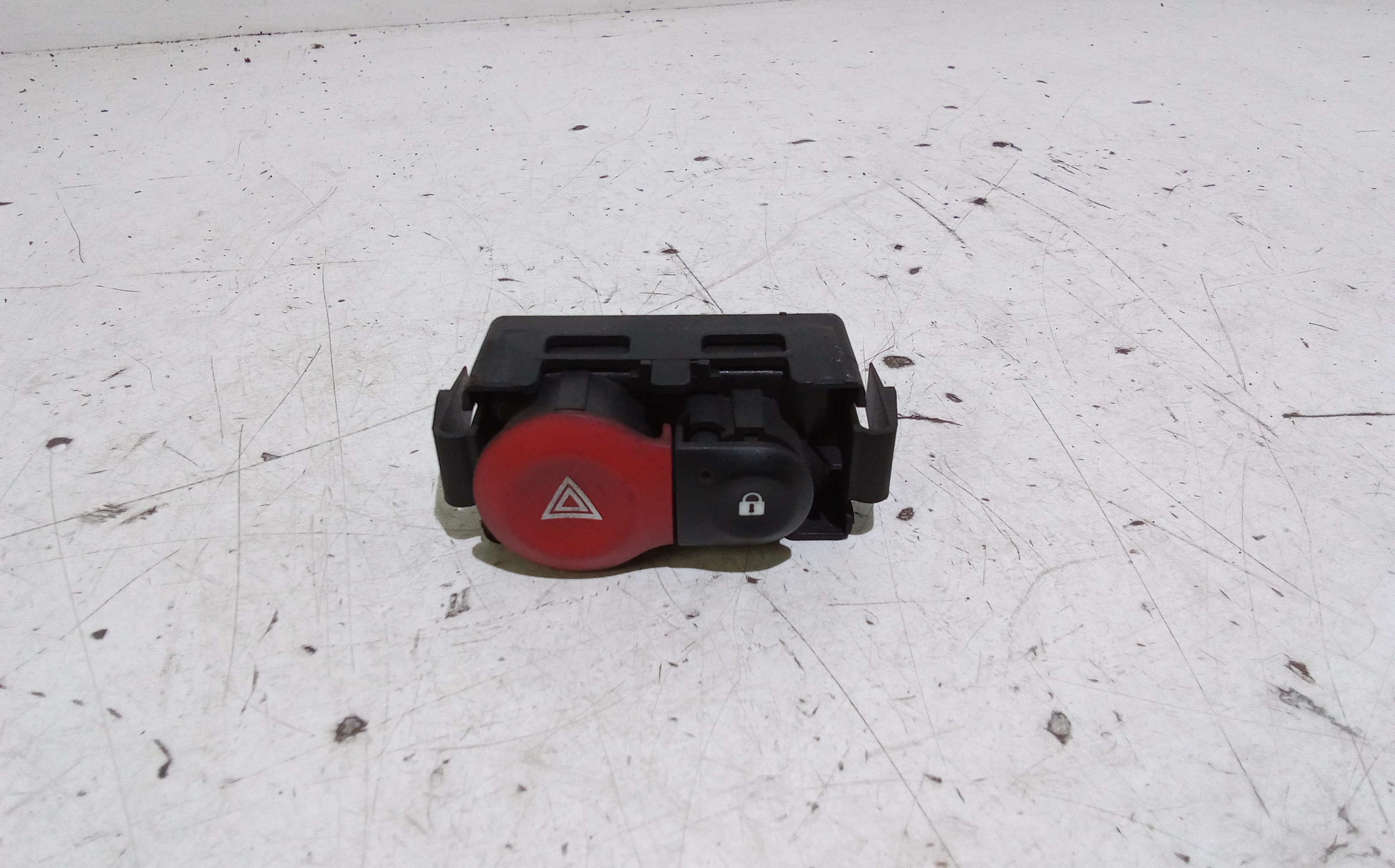 Interruttore Luci Emergenza 252103766R Usato