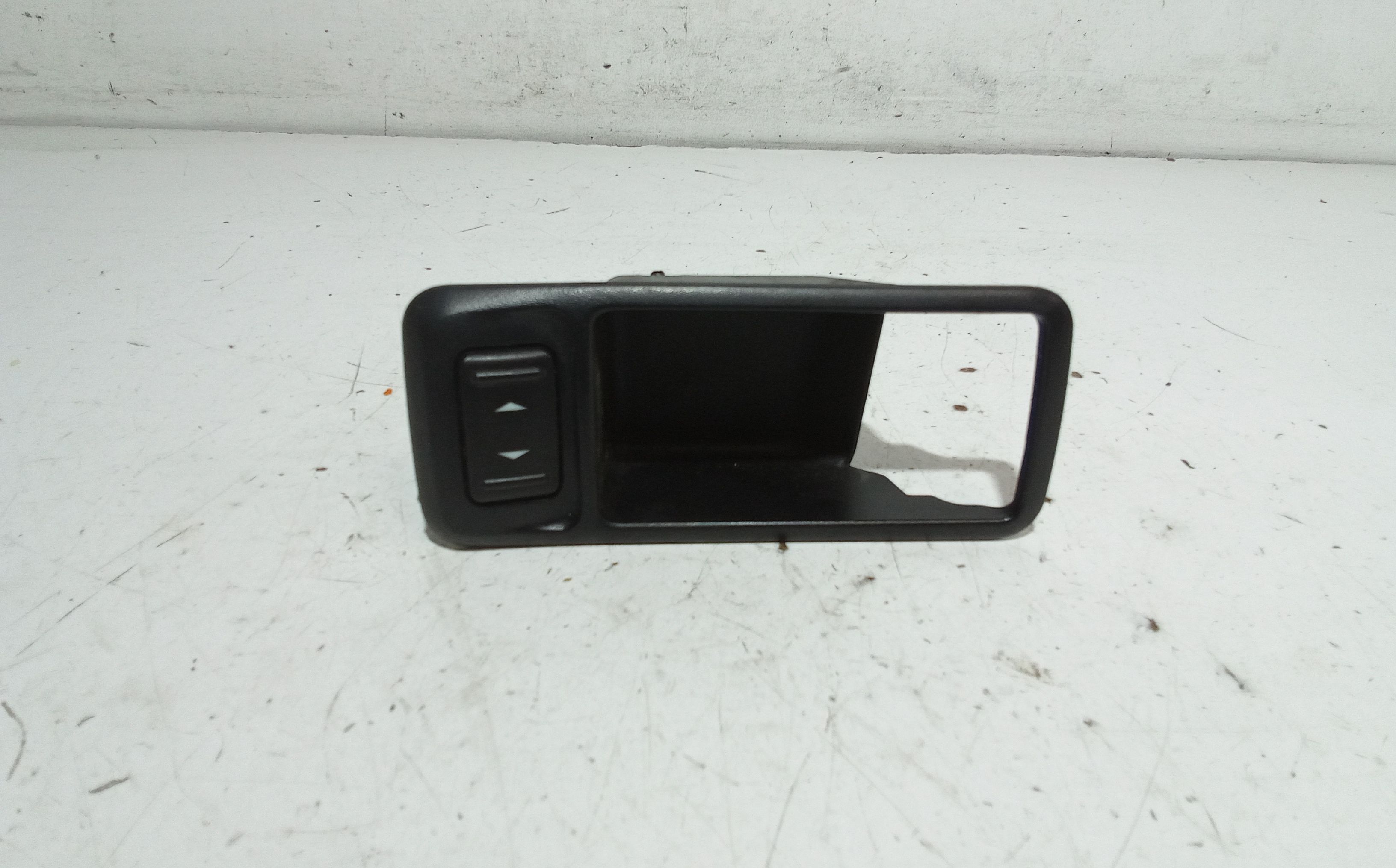 Interruttore Alzacristalli Porta Ant. Destro Usato