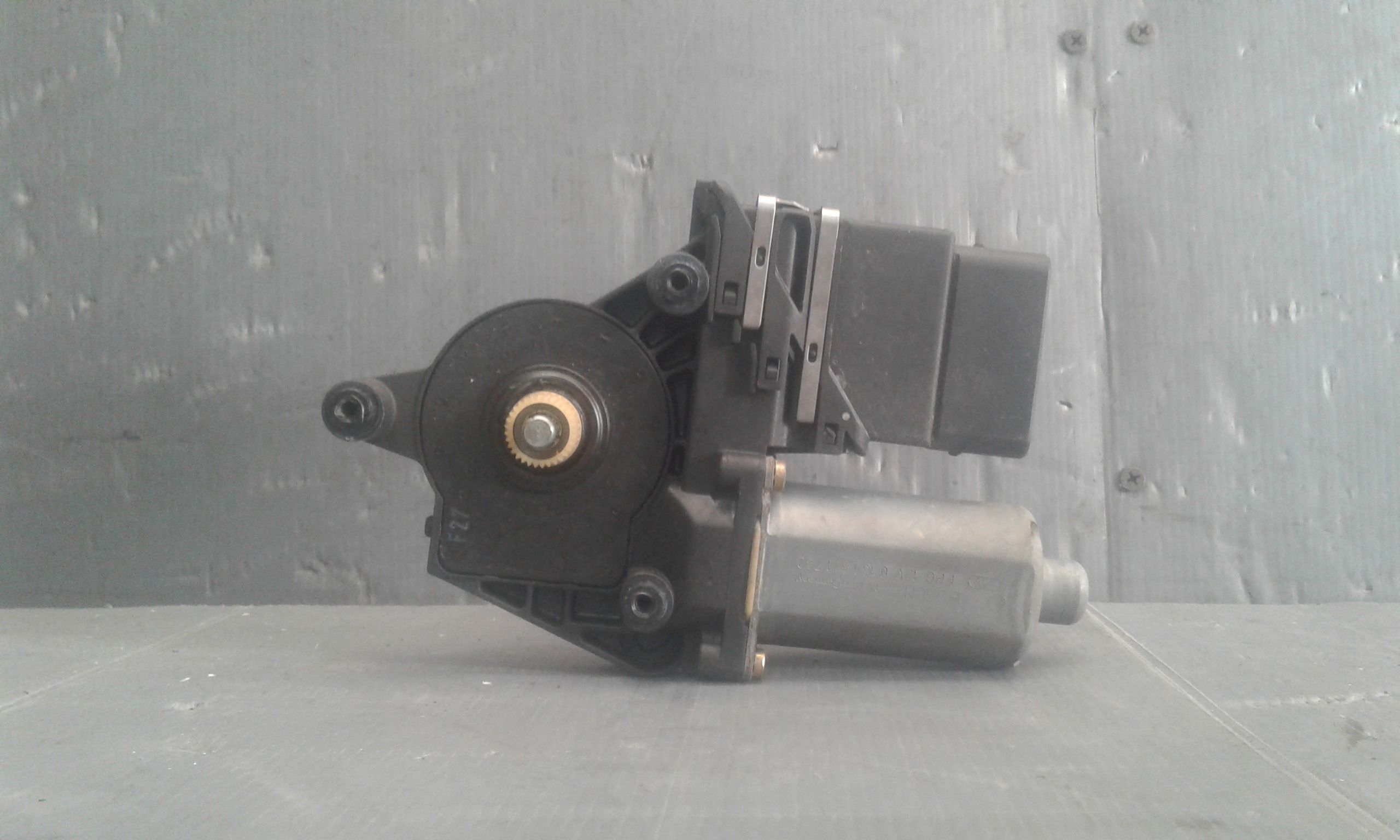 Motorino Alzacristallo Porta Post. Destro 1U0959812D03P Usato