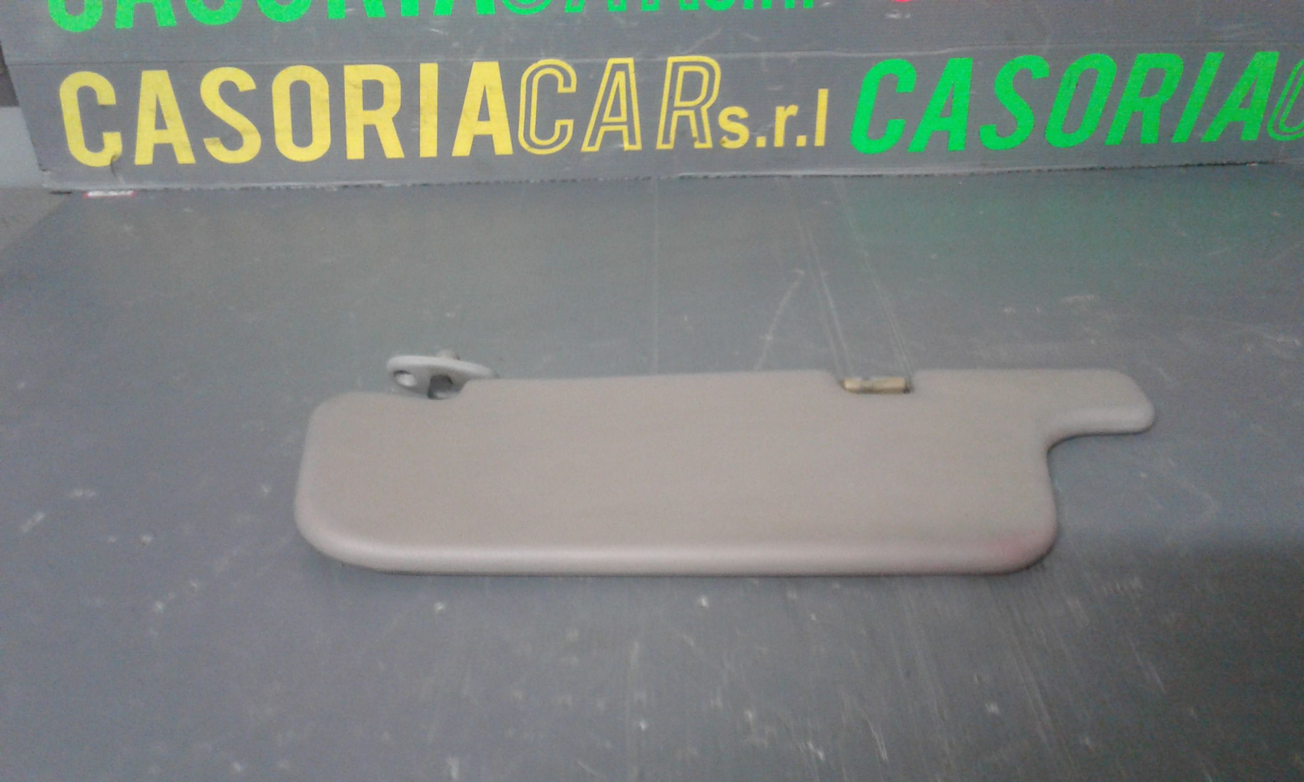 Aletta Parasole Parabrezza Destro 964001F570 Usato