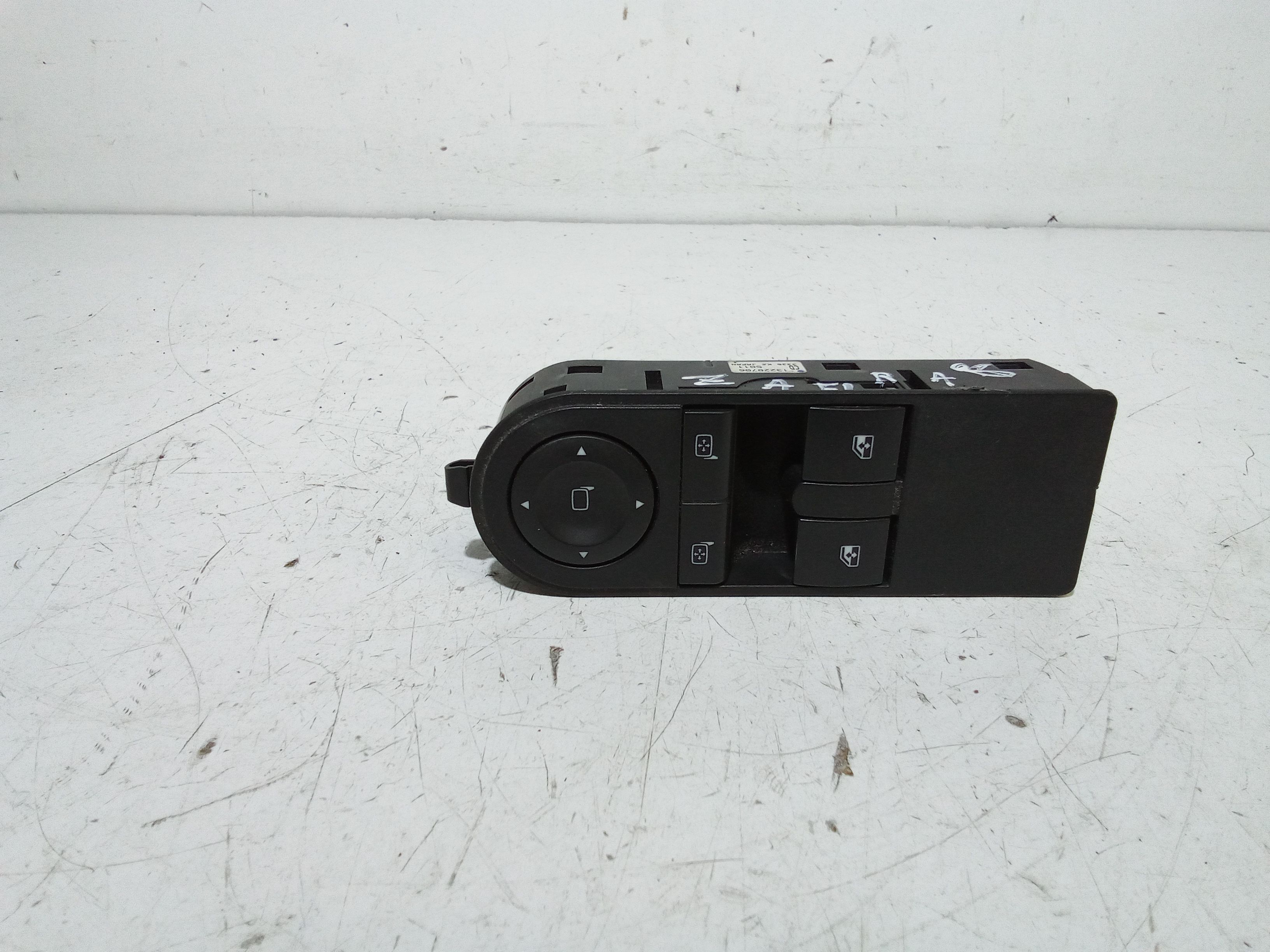 Interruttore Alzacristalli Porta Ant. Sinistro 13228876 Usato