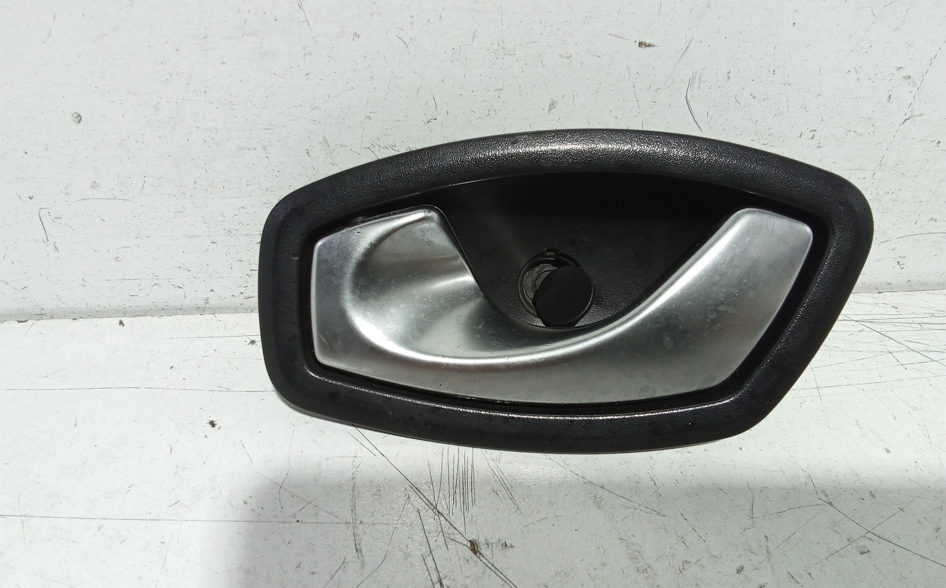 Maniglia Int. Apertura Porta Ant. Sinistro 806700014R Usato