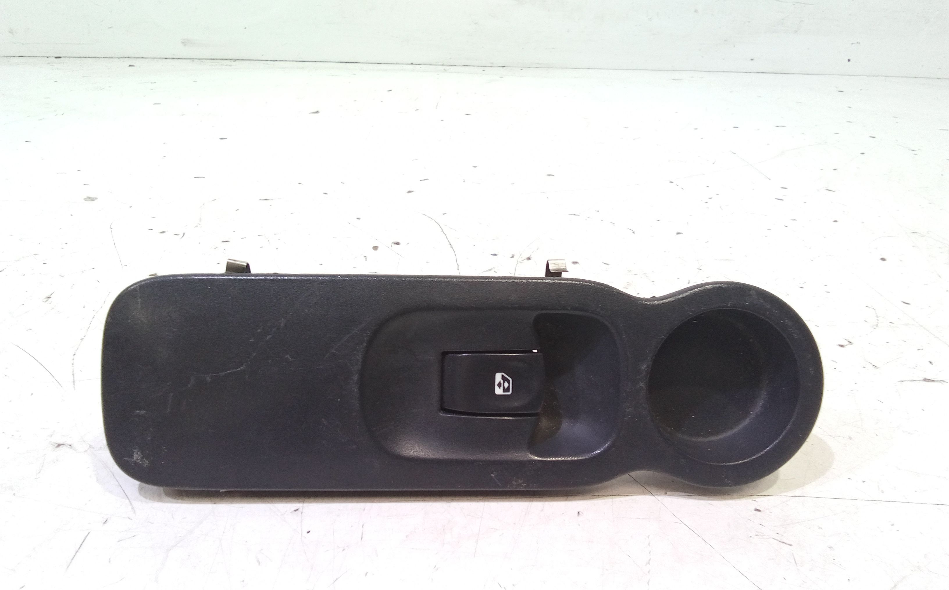 Interruttore Alzacristalli Porta Ant. Destro 8200214936 Usato