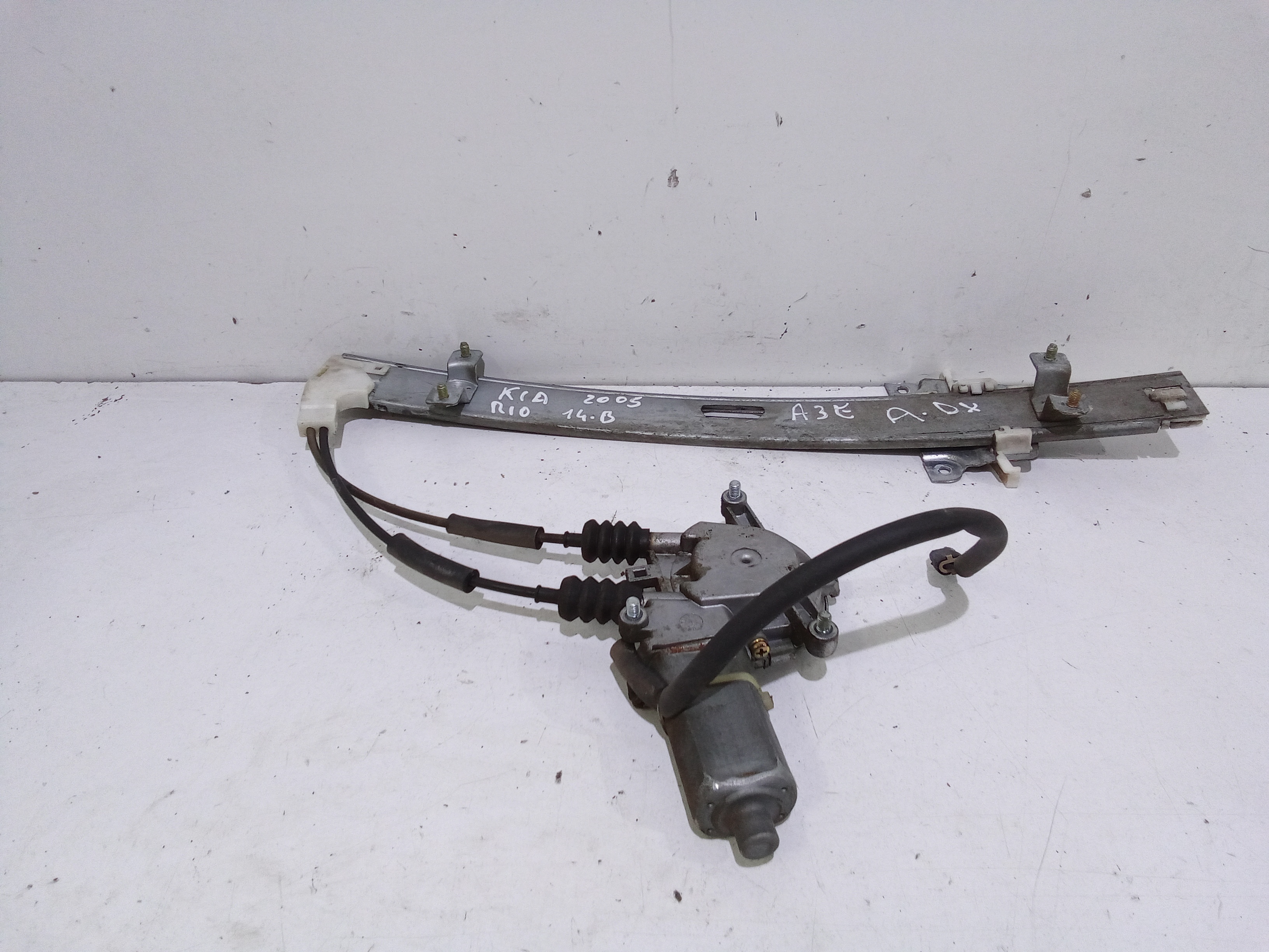 Alzacristallo Porta Ant. Destro 0K30A58560B Usato