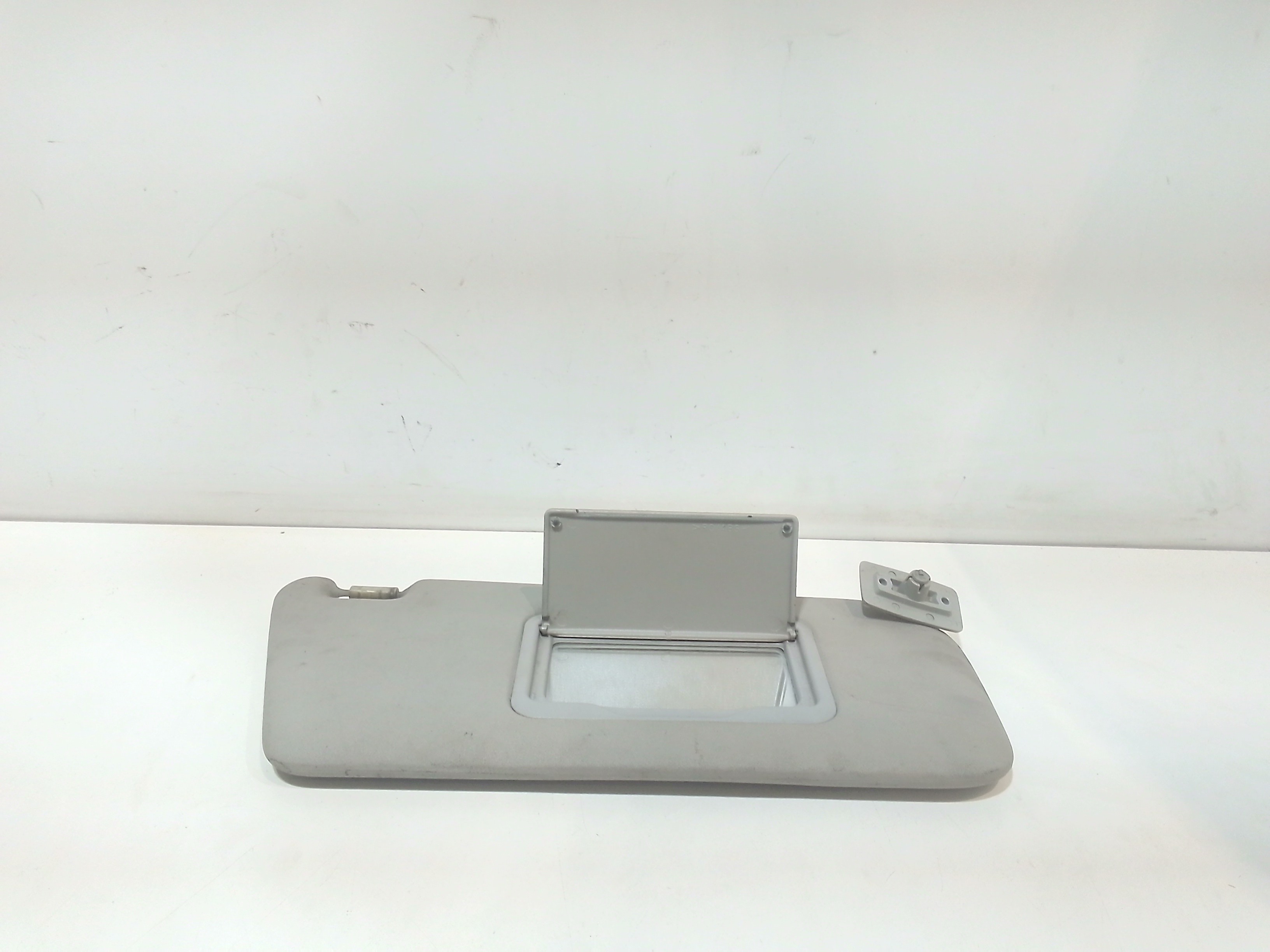 Aletta Parasole Parabrezza Destro A1688100410 Usato