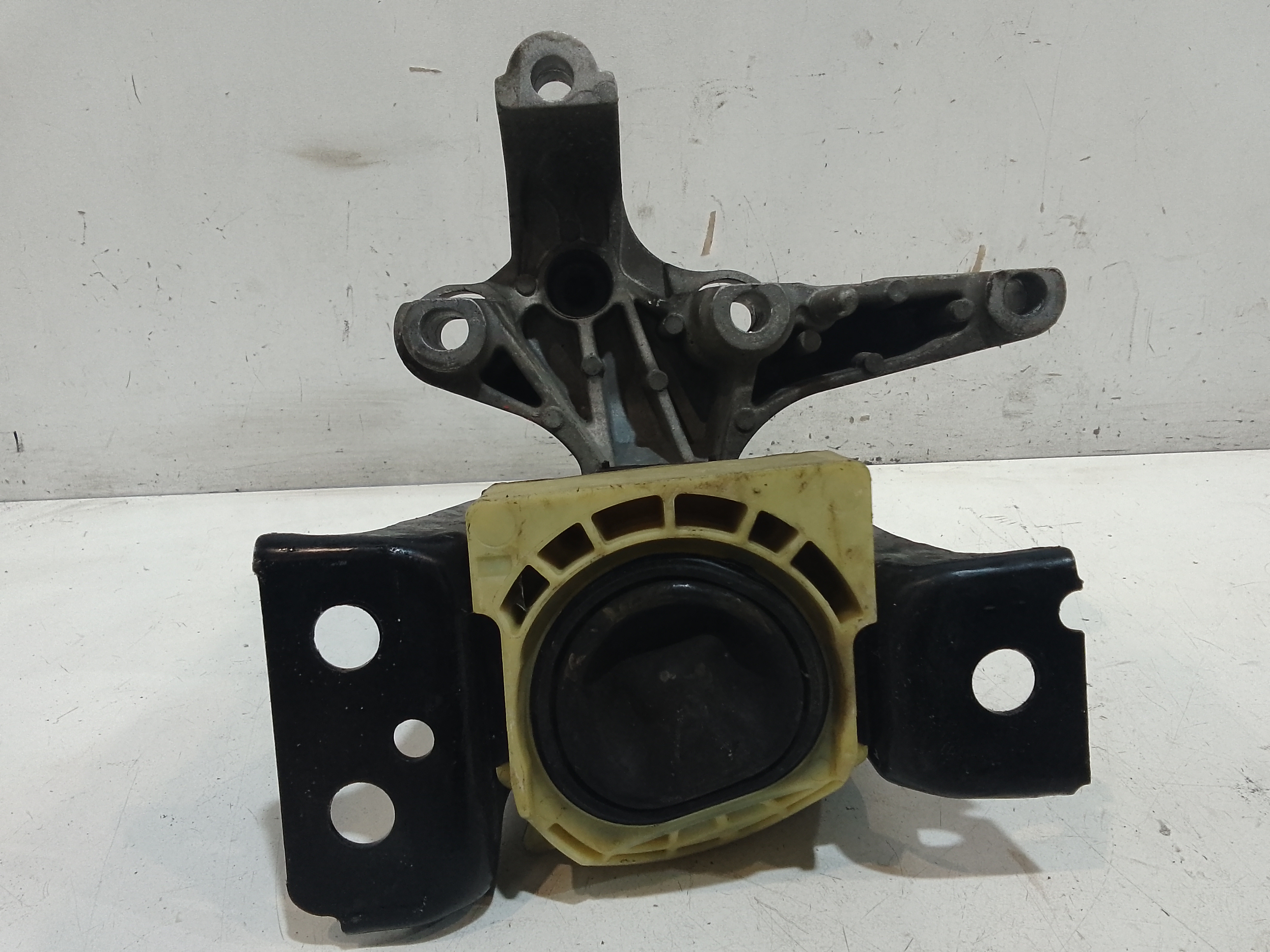 Piastra Alloggiamento Supporto Motore (Con Eventuale Bielletta O Tirante Associato) Usato