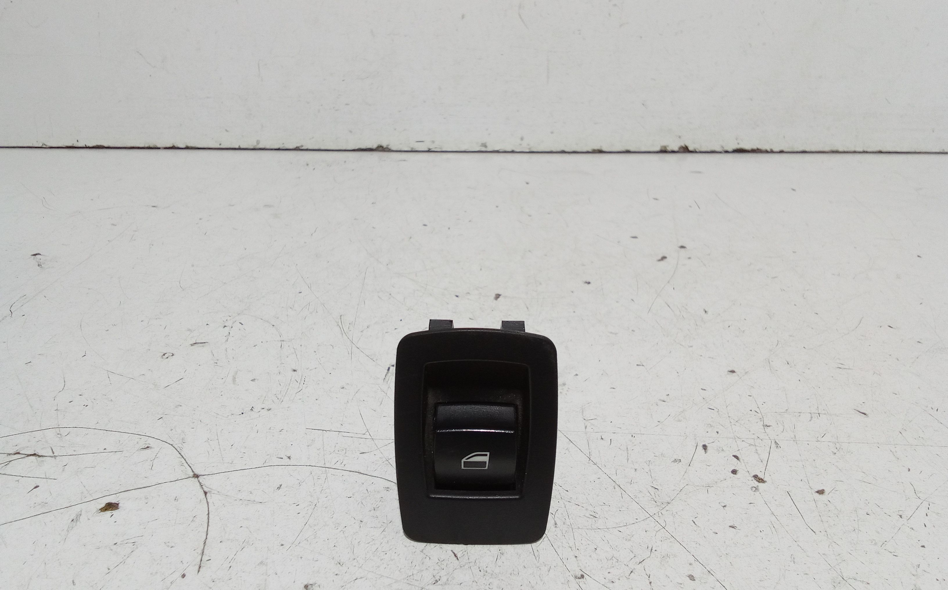 Interruttore Alzacristalli Porta Post. Destro 61316945874 Usato