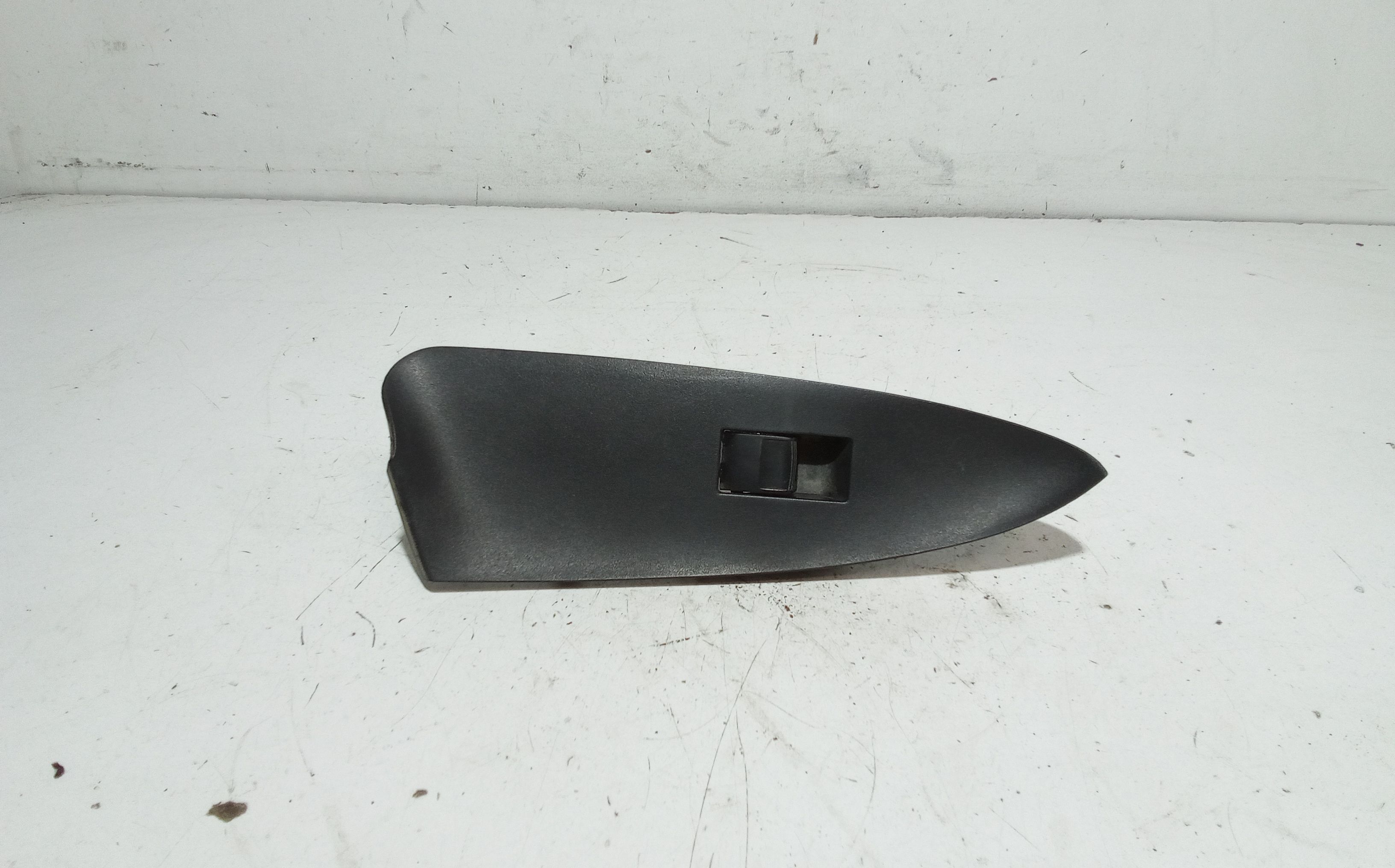 Interruttore Alzacristalli Porta Ant. Destro Usato