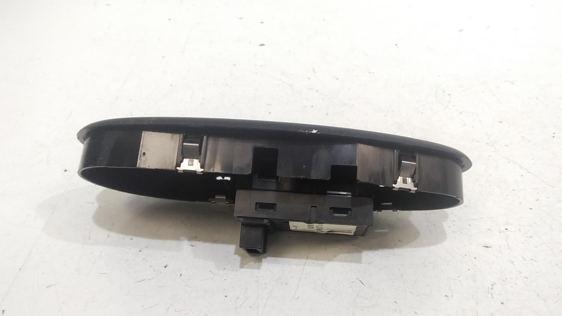 Interruttore Alzacristalli Porta Ant. Destro Usato