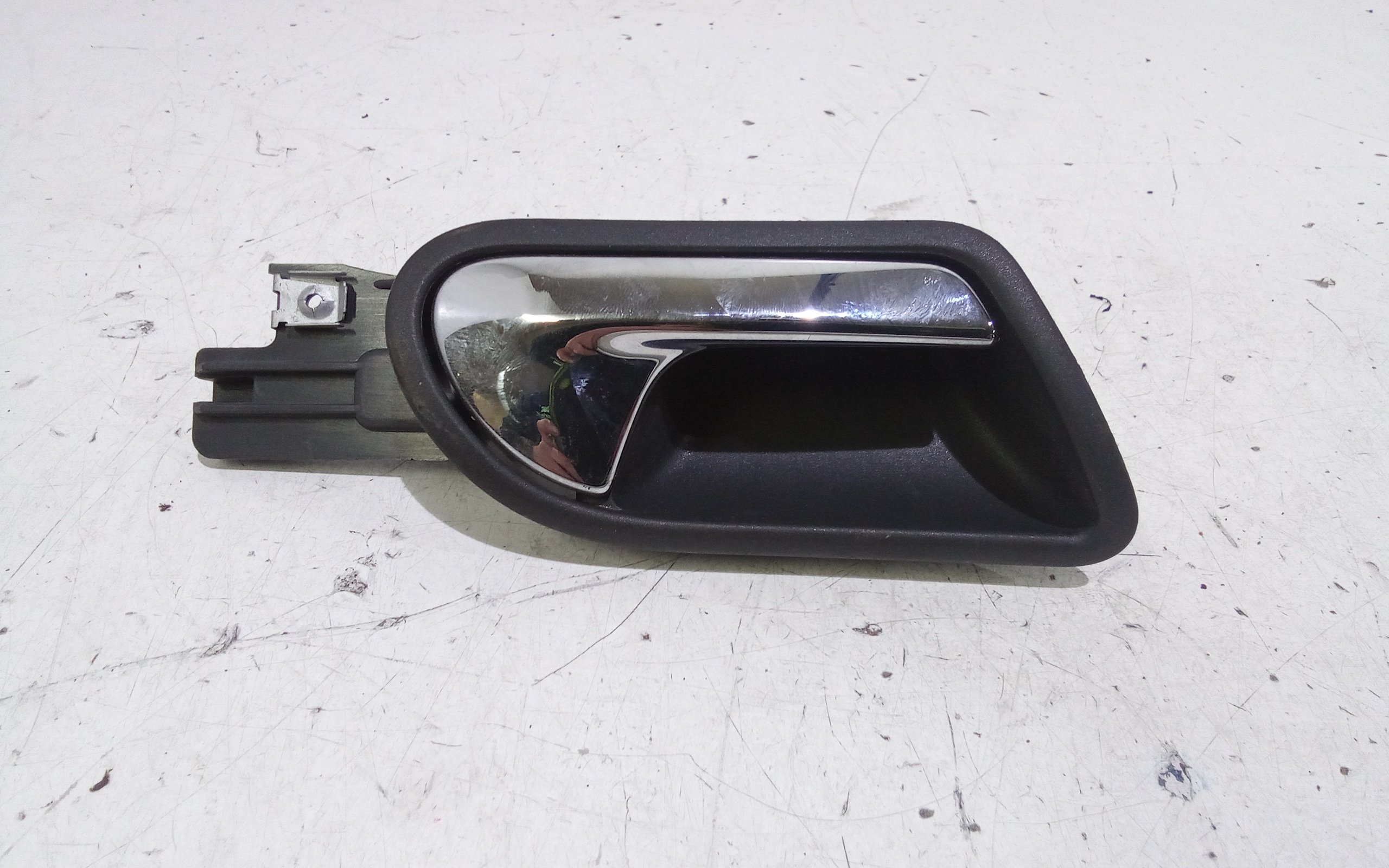 Maniglia Int. Apertura Porta Post. Destro 1K4839114BUAQ Usato