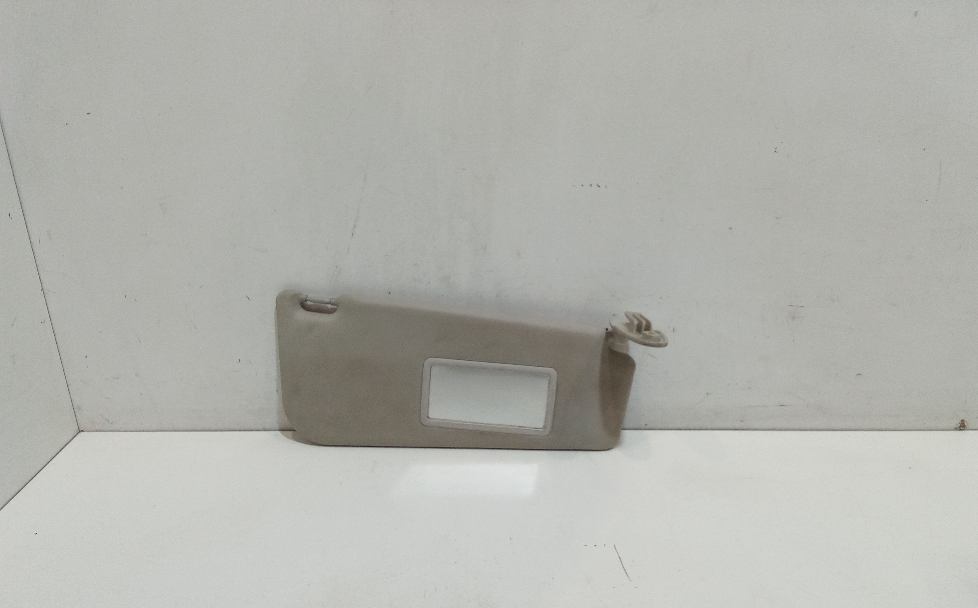 Aletta Parasole Parabrezza Destro 735338206 Usato