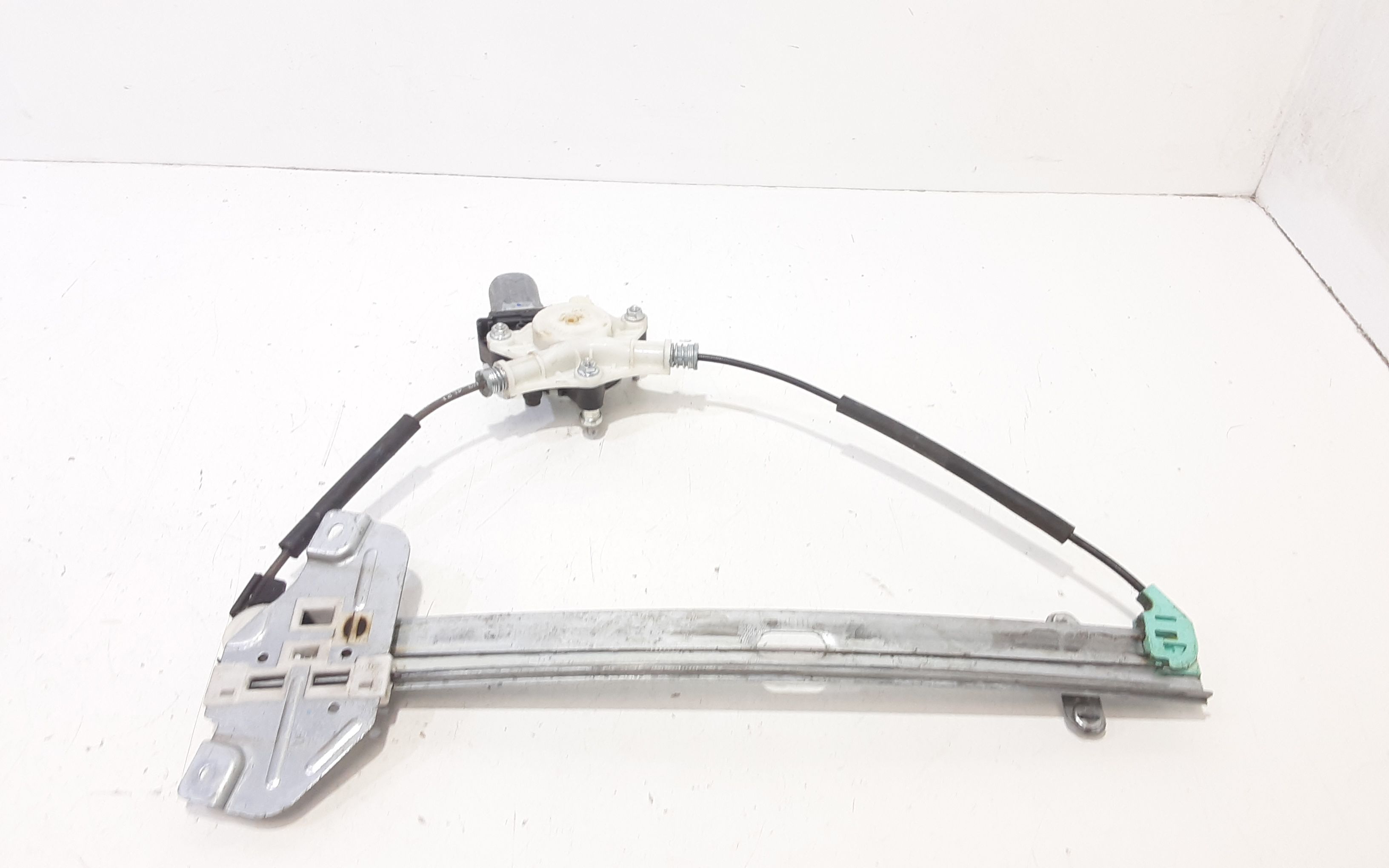 Alzacristallo Porta Ant. Destro 824021W000 Usato