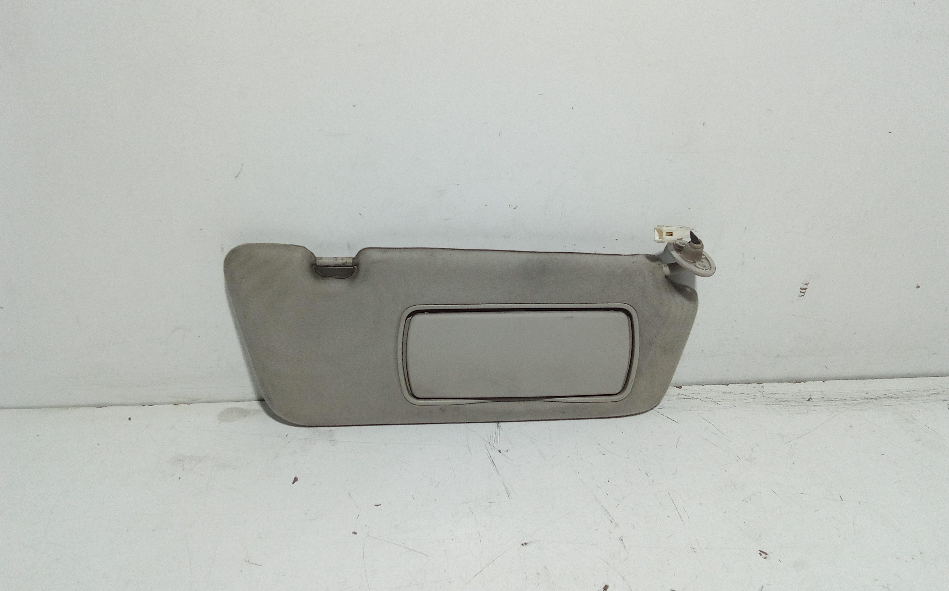 Aletta Parasole Parabrezza Destro 7610408201ABA Usato