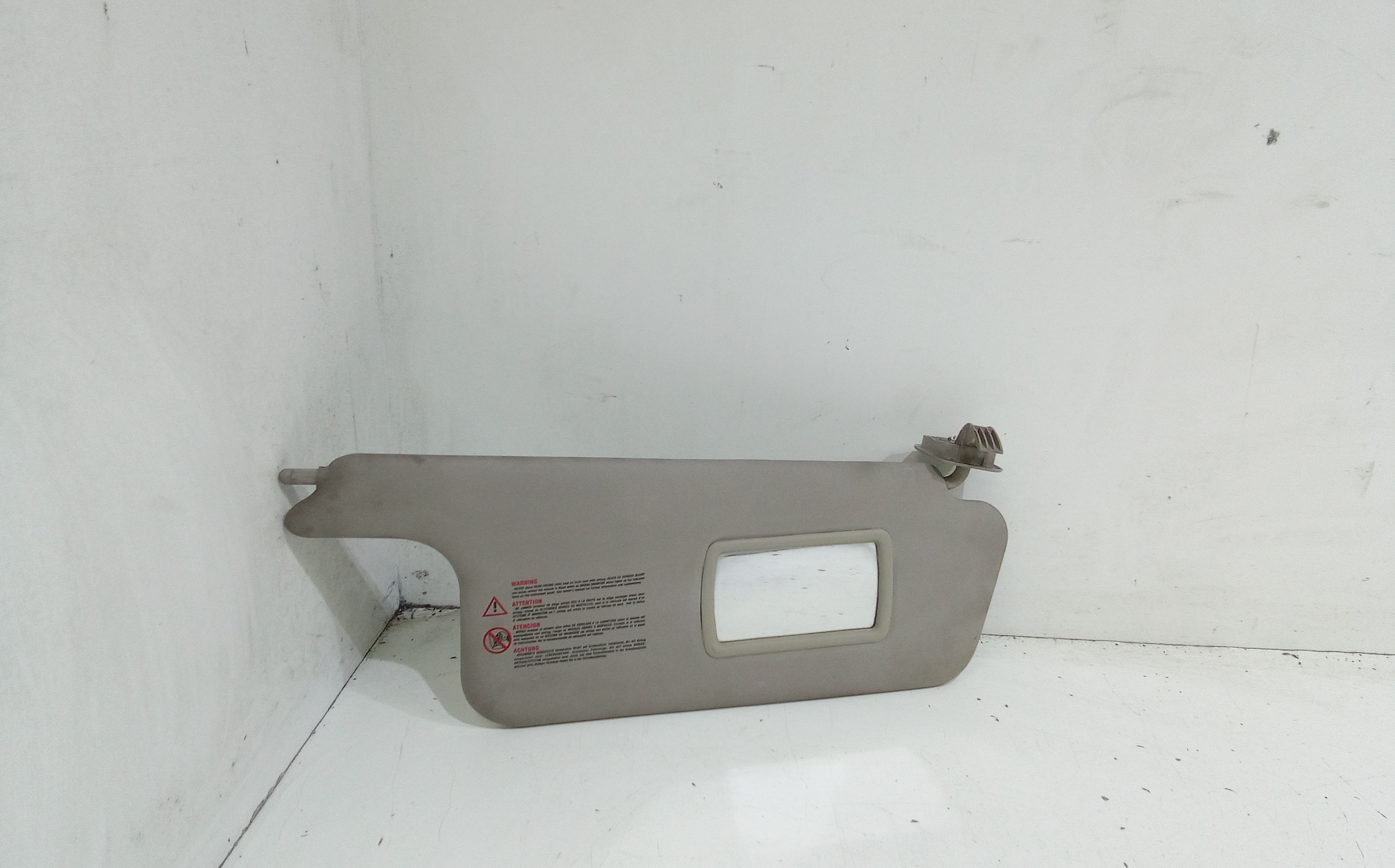 Aletta Parasole Parabrezza Destro 8200246822 Usato