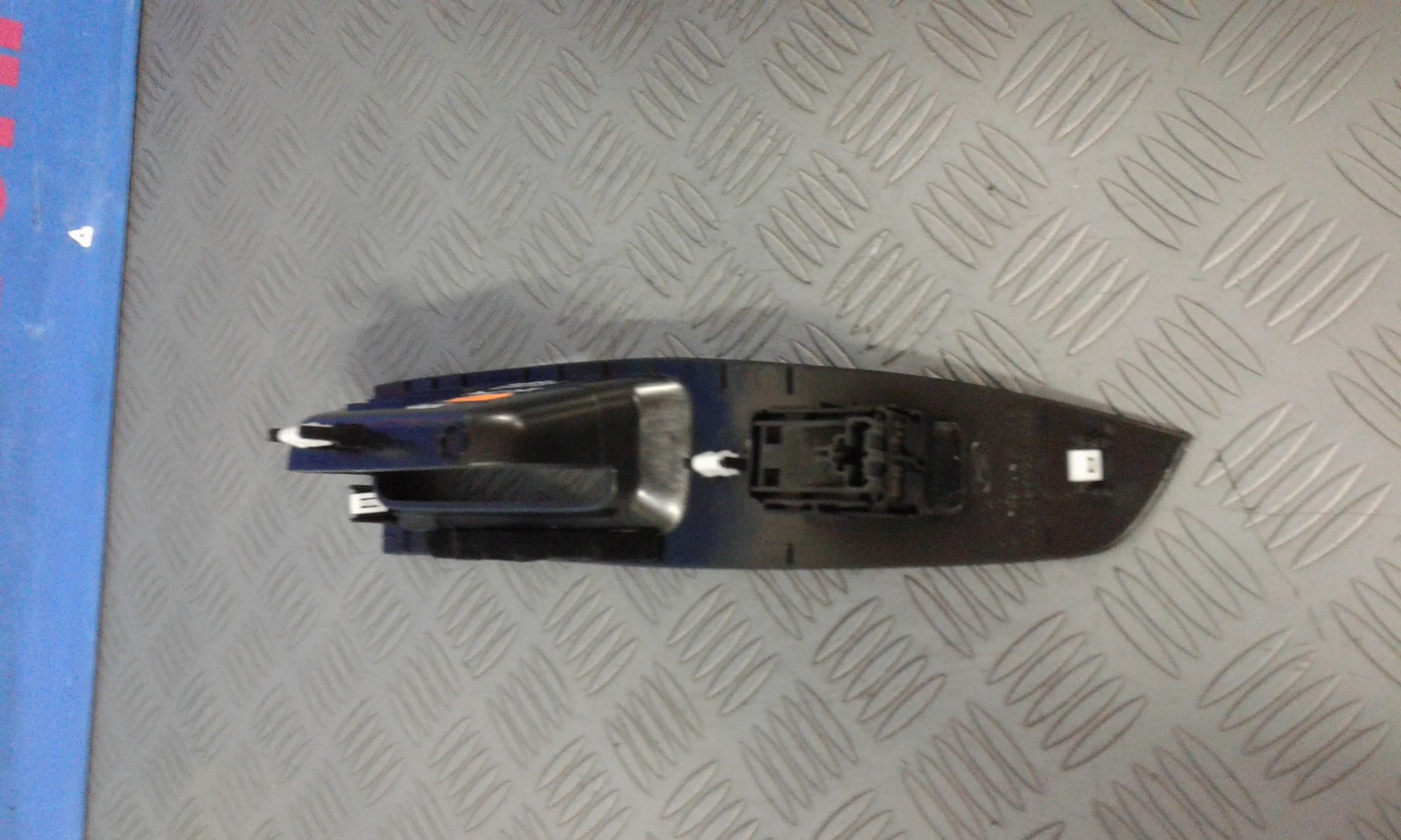 Interruttore Alzacristalli Porta Post. Destro 1428969 Usato