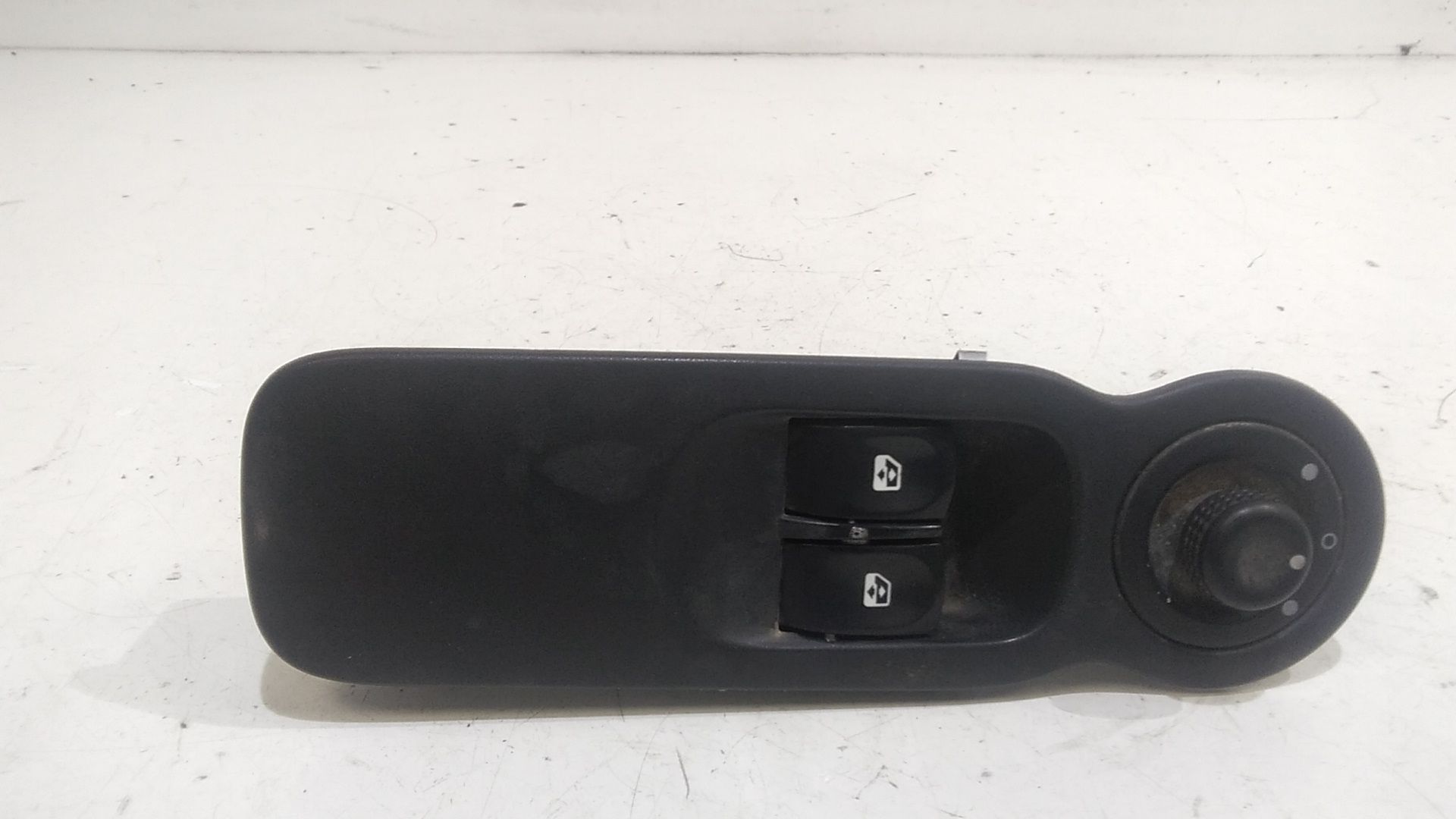 Interruttore Alzacristalli Porta Ant. Sinistro 8200214939 Usato