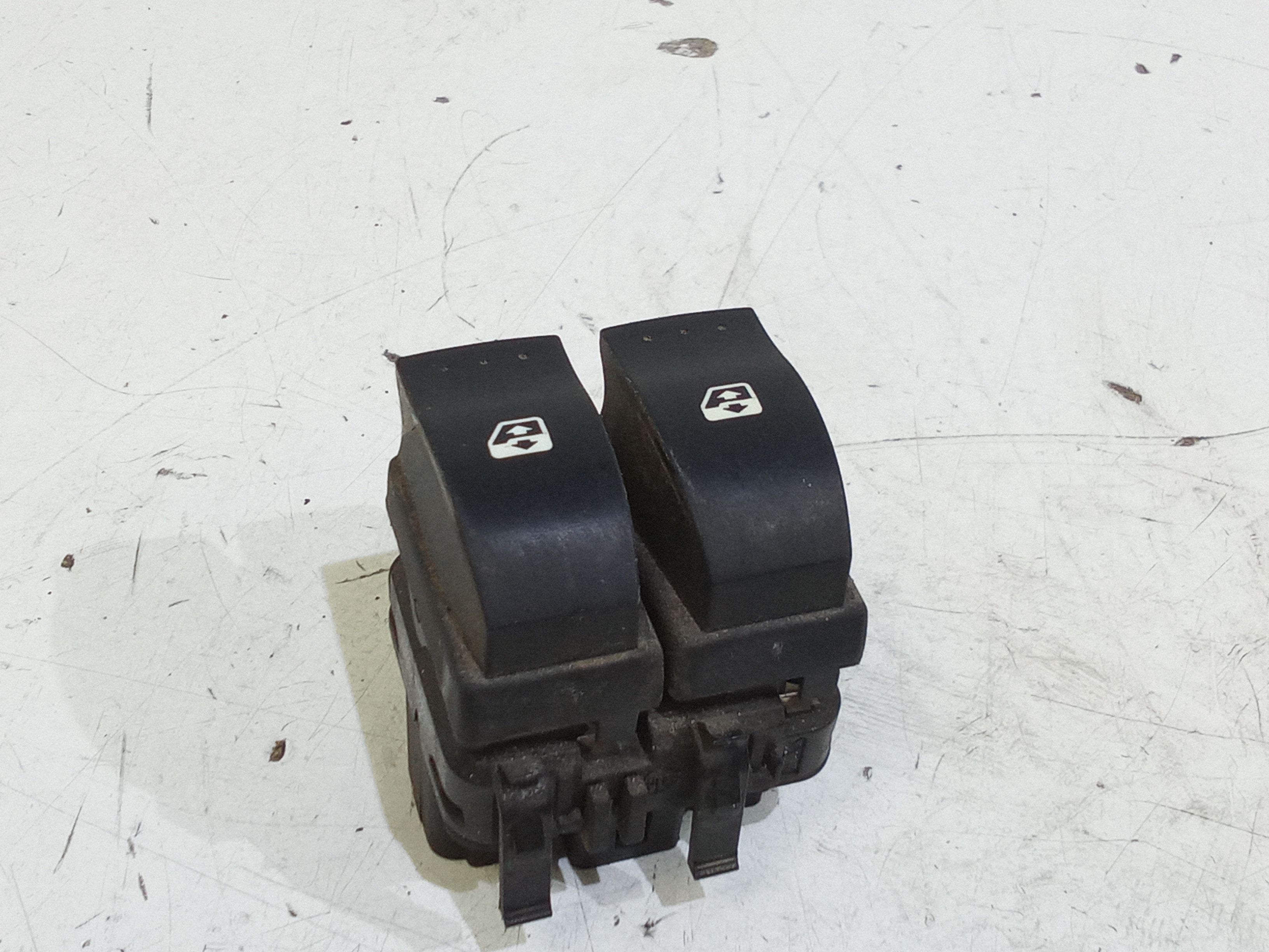 Interruttore Alzacristalli Porta Ant. Sinistro Usato