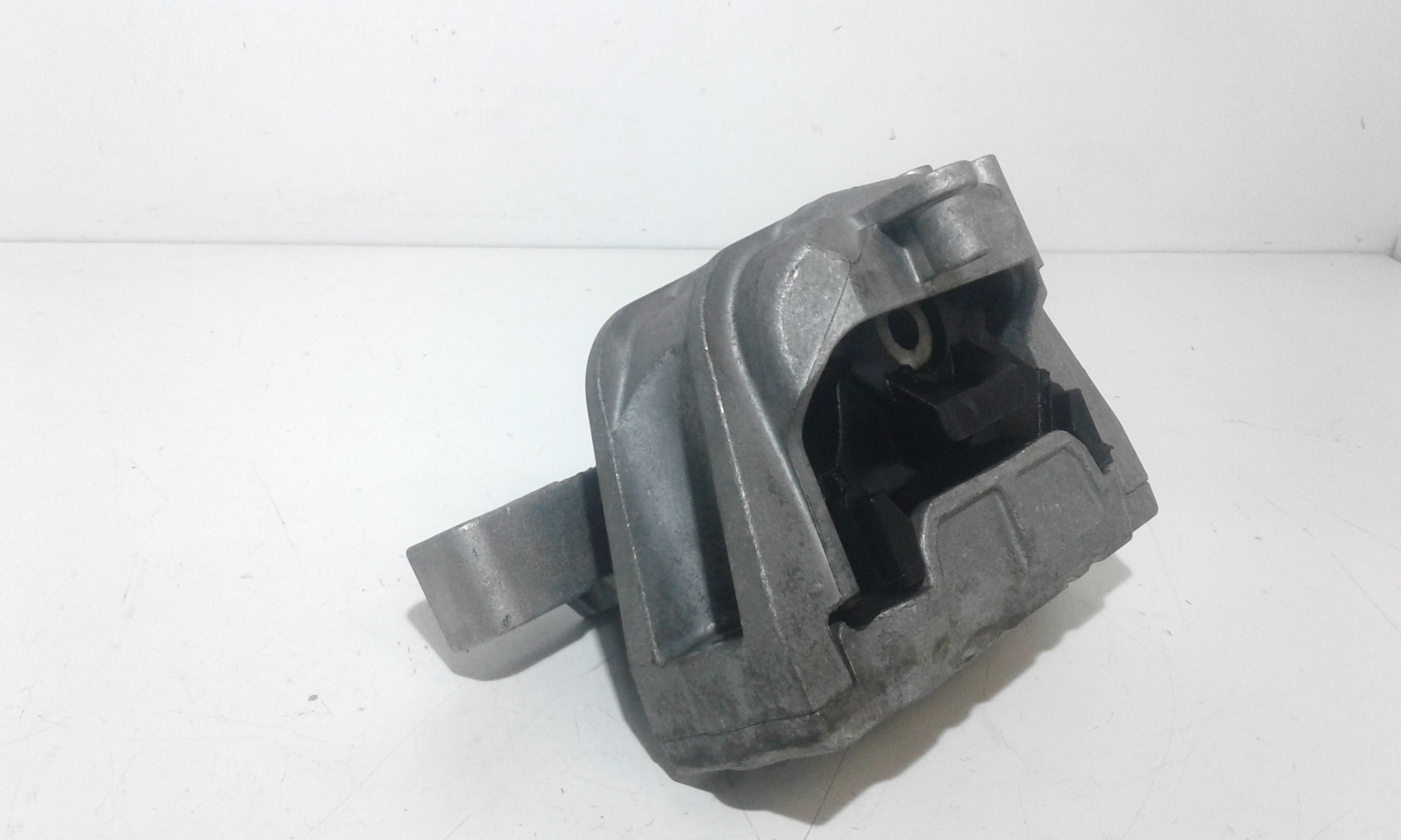 Piastra Alloggiamento Supporto Motore (Con Eventuale Bielletta O Tirante Associato) Usato