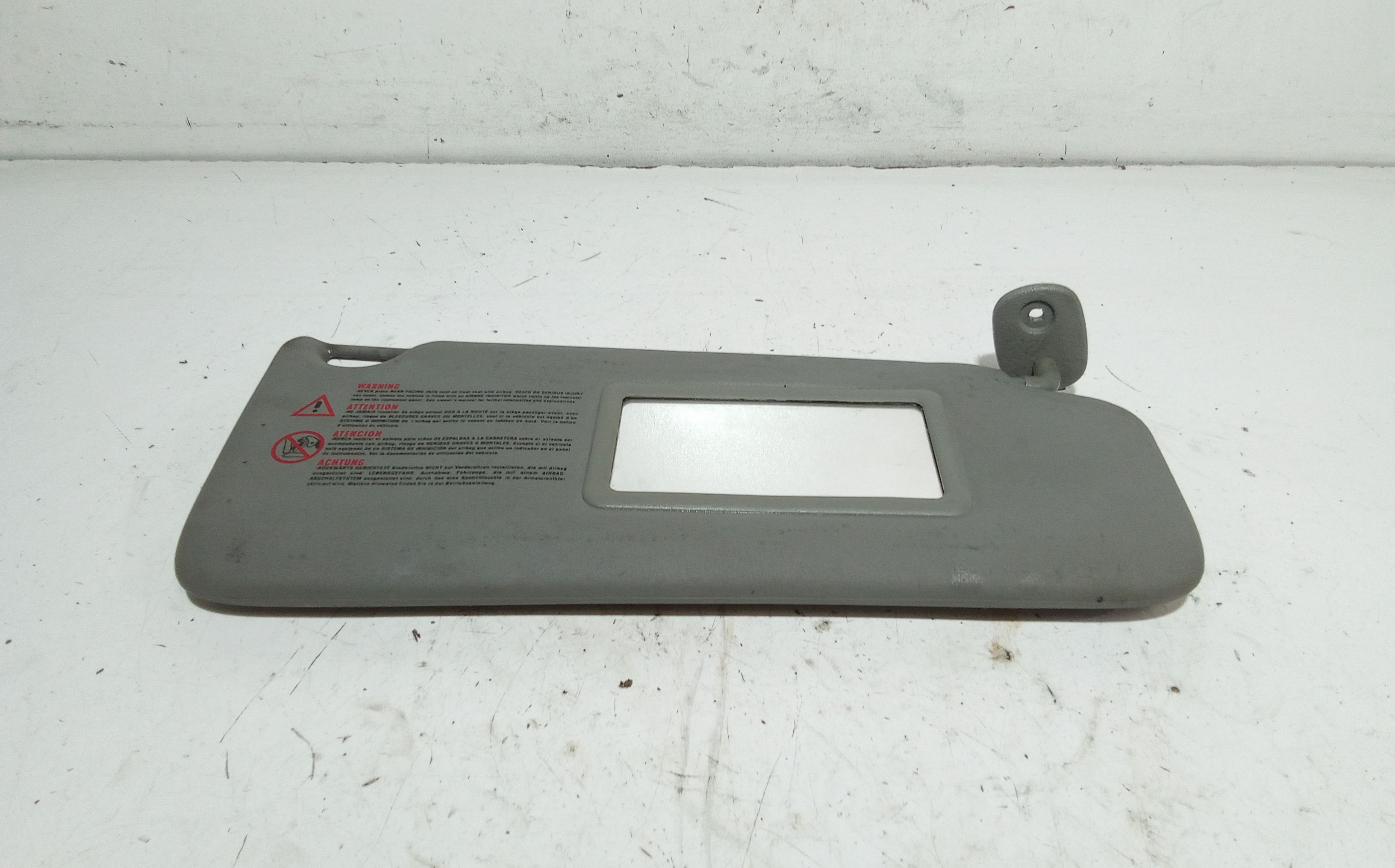 Aletta Parasole Parabrezza Destro 8200240038 Usato