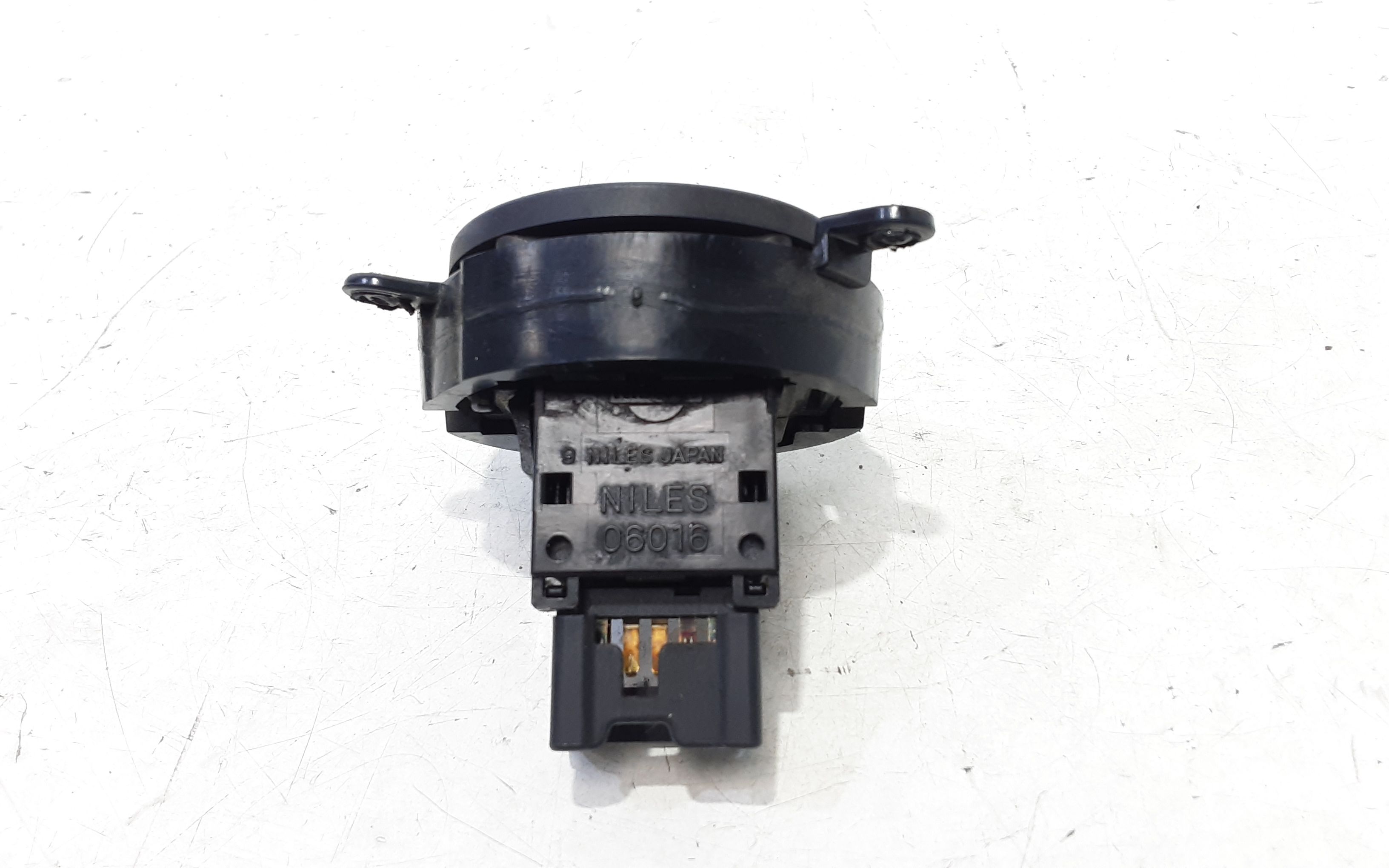 Interruttore Luci Emergenza 25290EQ000 Usato