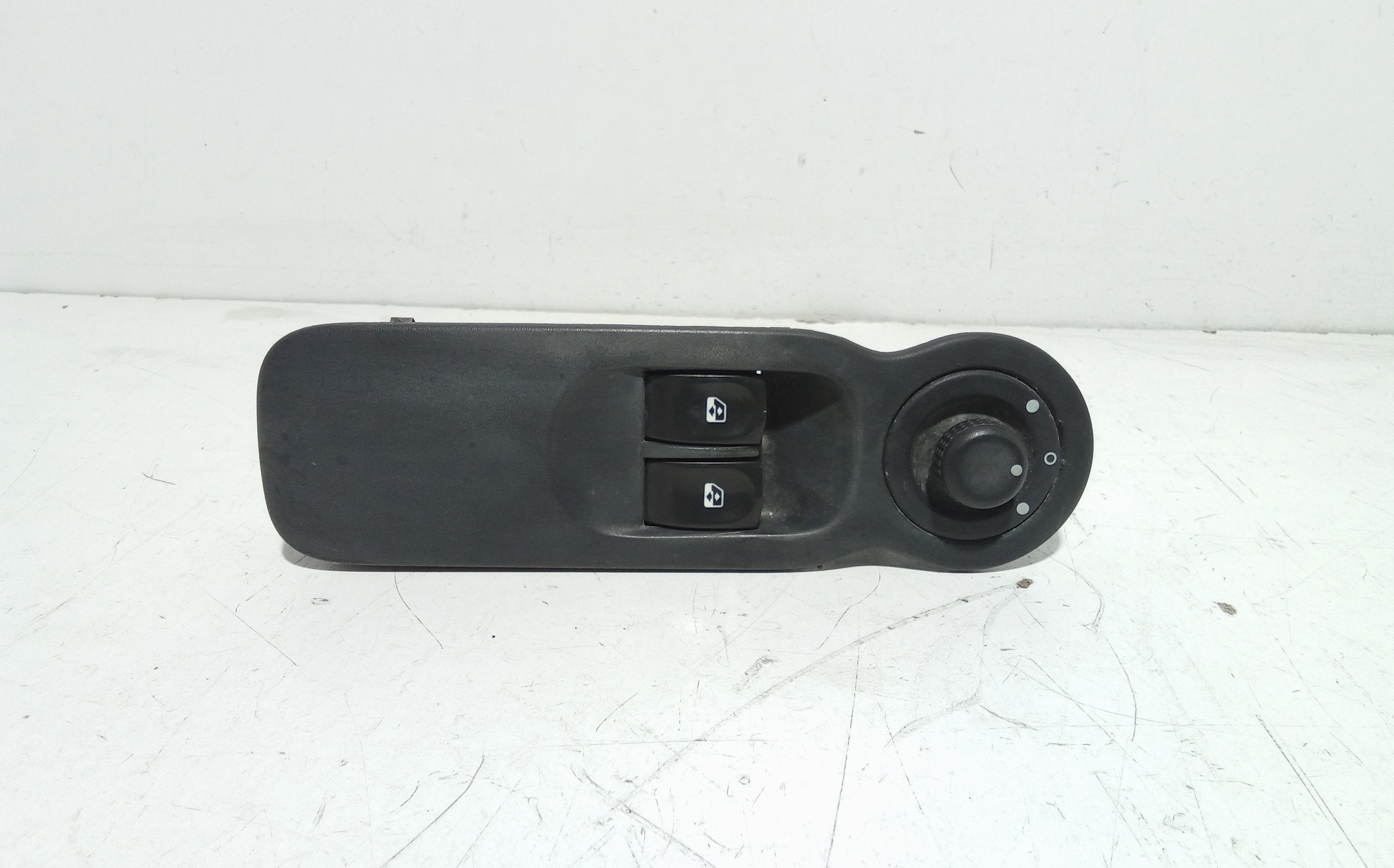 Interruttore Alzacristalli Porta Ant. Sinistro 8200214939 Usato