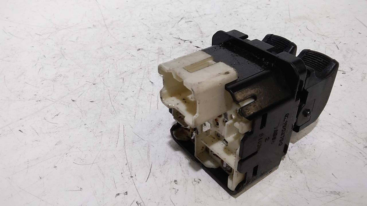 Interruttore Alzacristalli Porta Ant. Sinistro Usato