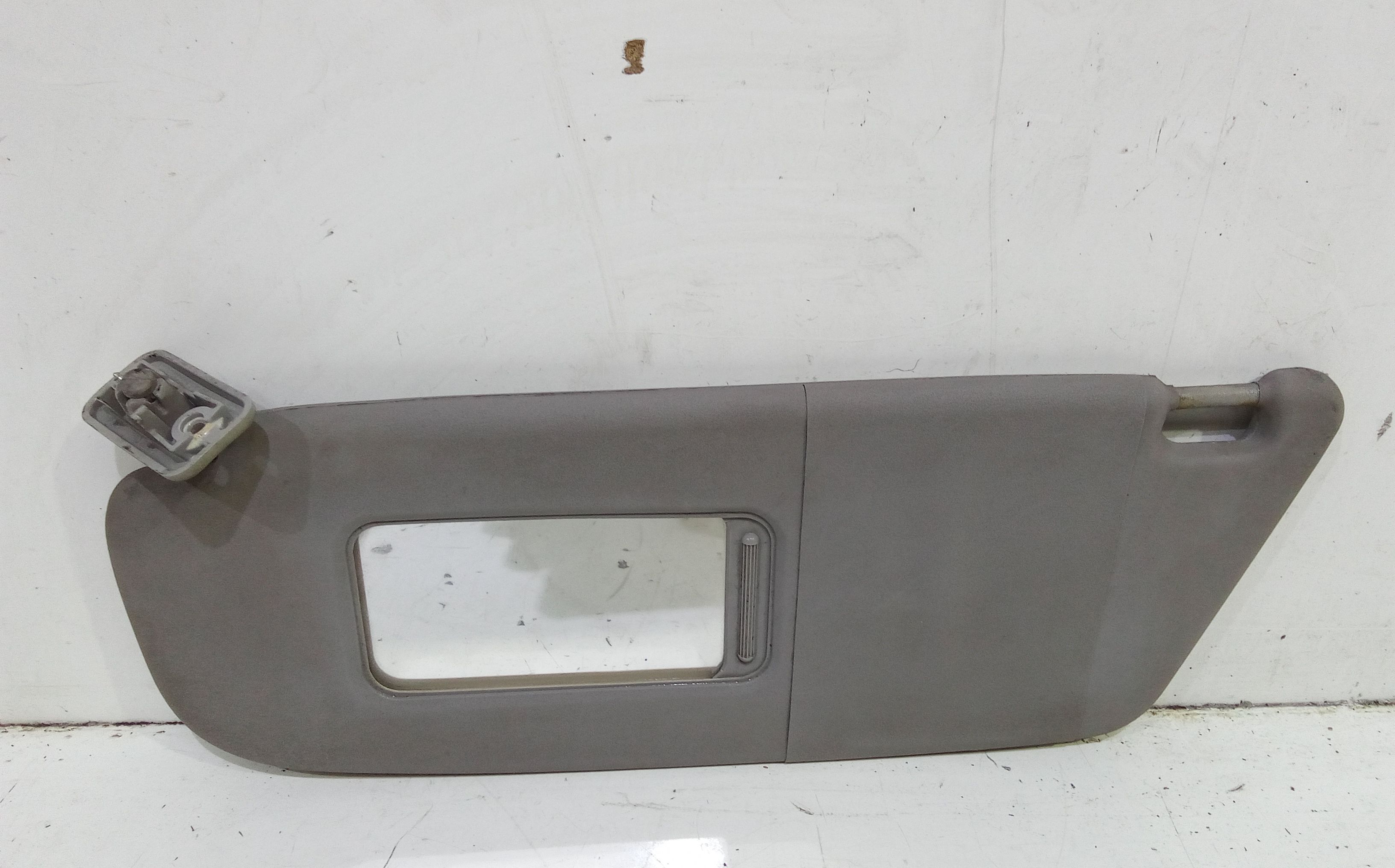 Aletta Parasole Parabrezza Sinistro 13130072 Usato