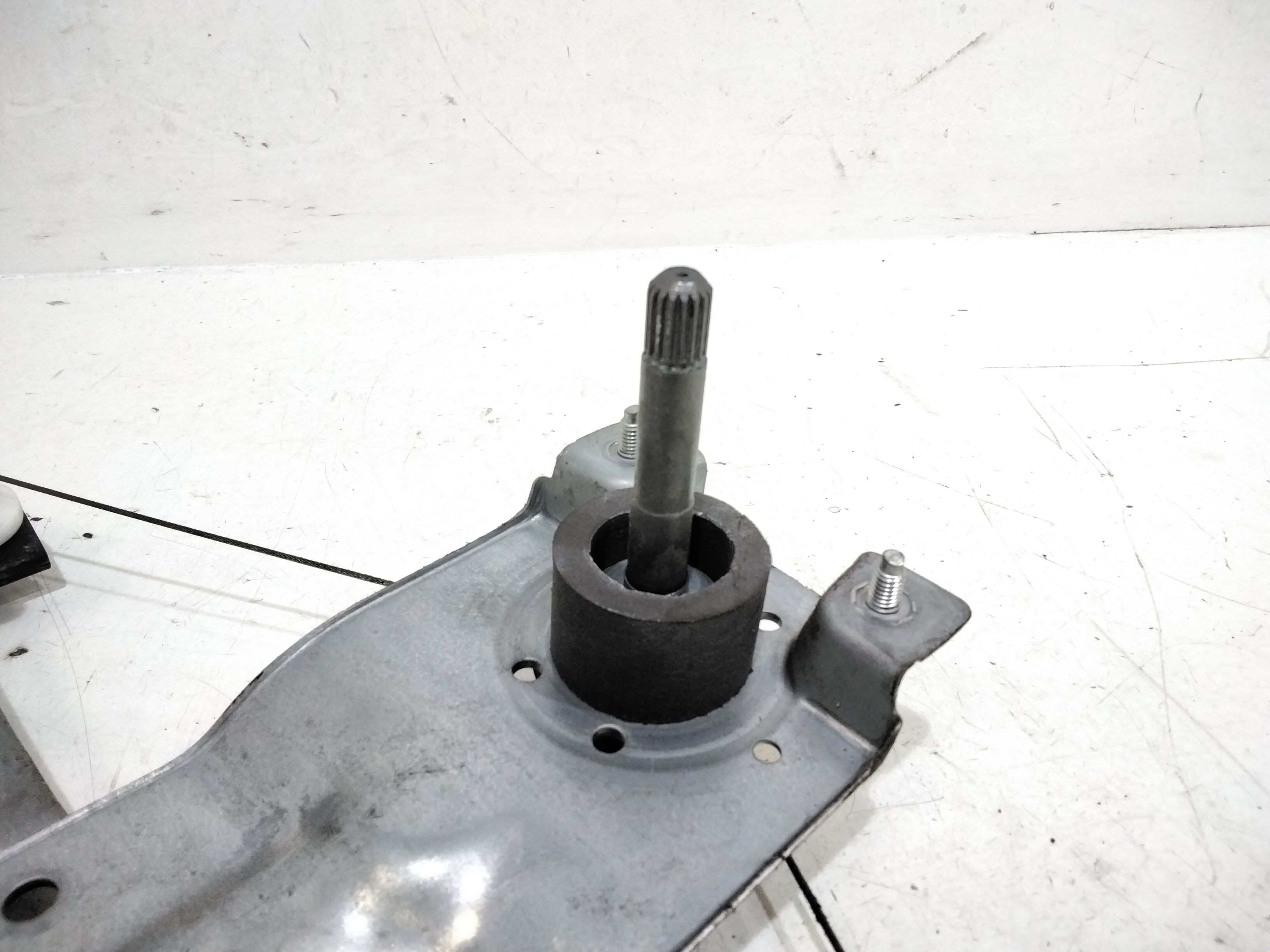 Alzacristallo Porta Post. Sinistro 827013204R Usato