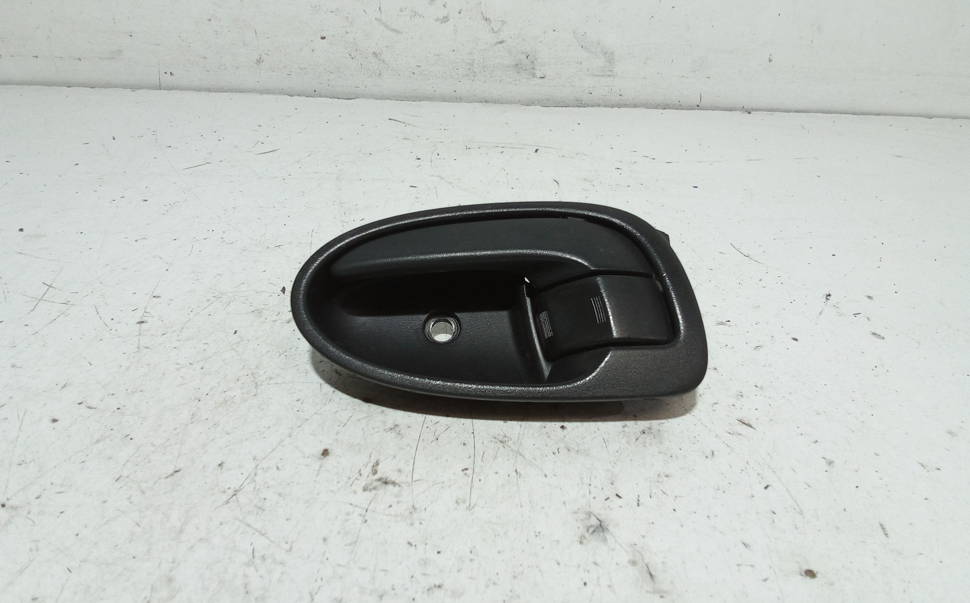 Maniglia Int. Apertura Porta Ant. Sinistro 6920652110B1 Usato