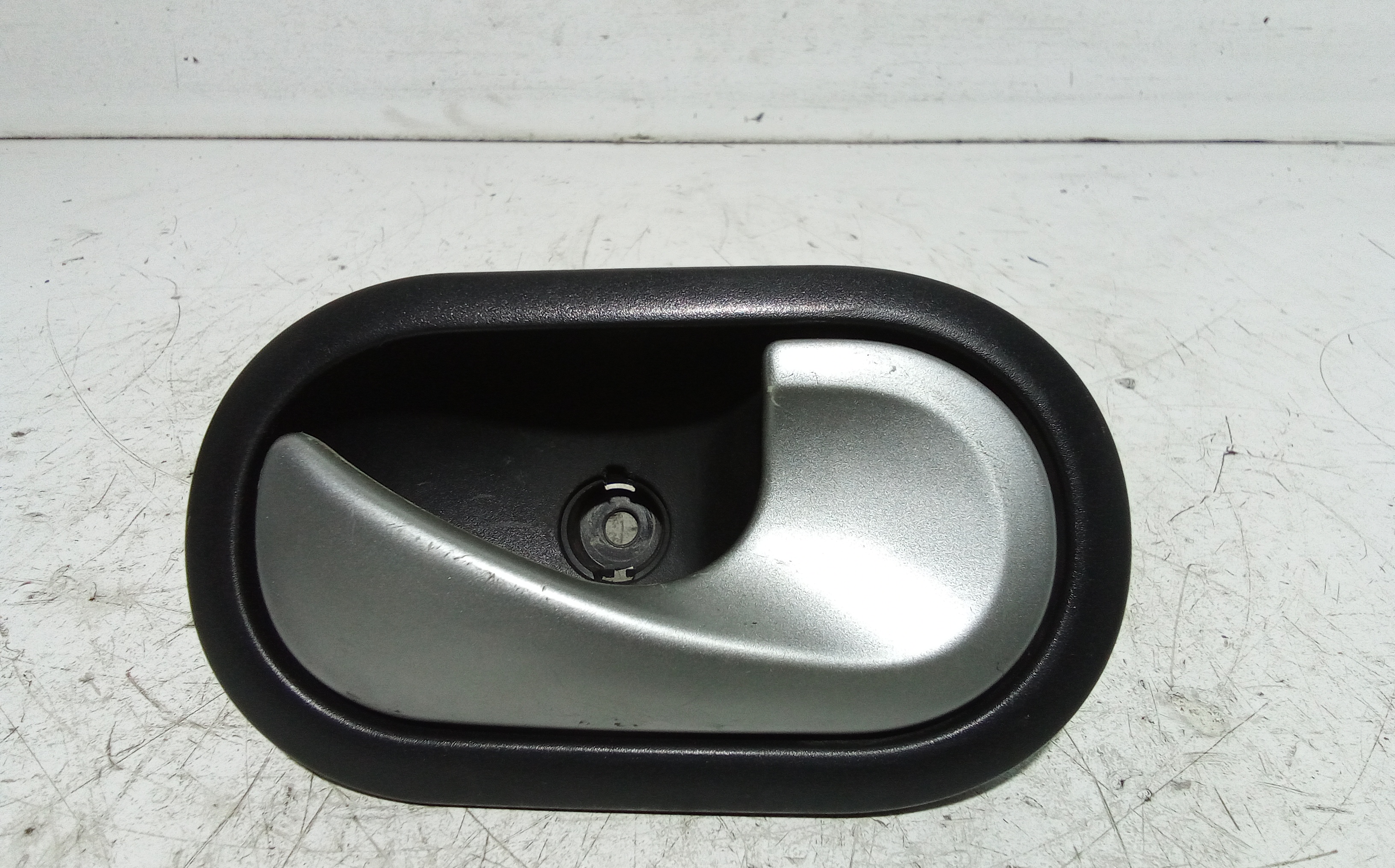 Maniglia Int. Apertura Porta Ant. Destro Usato