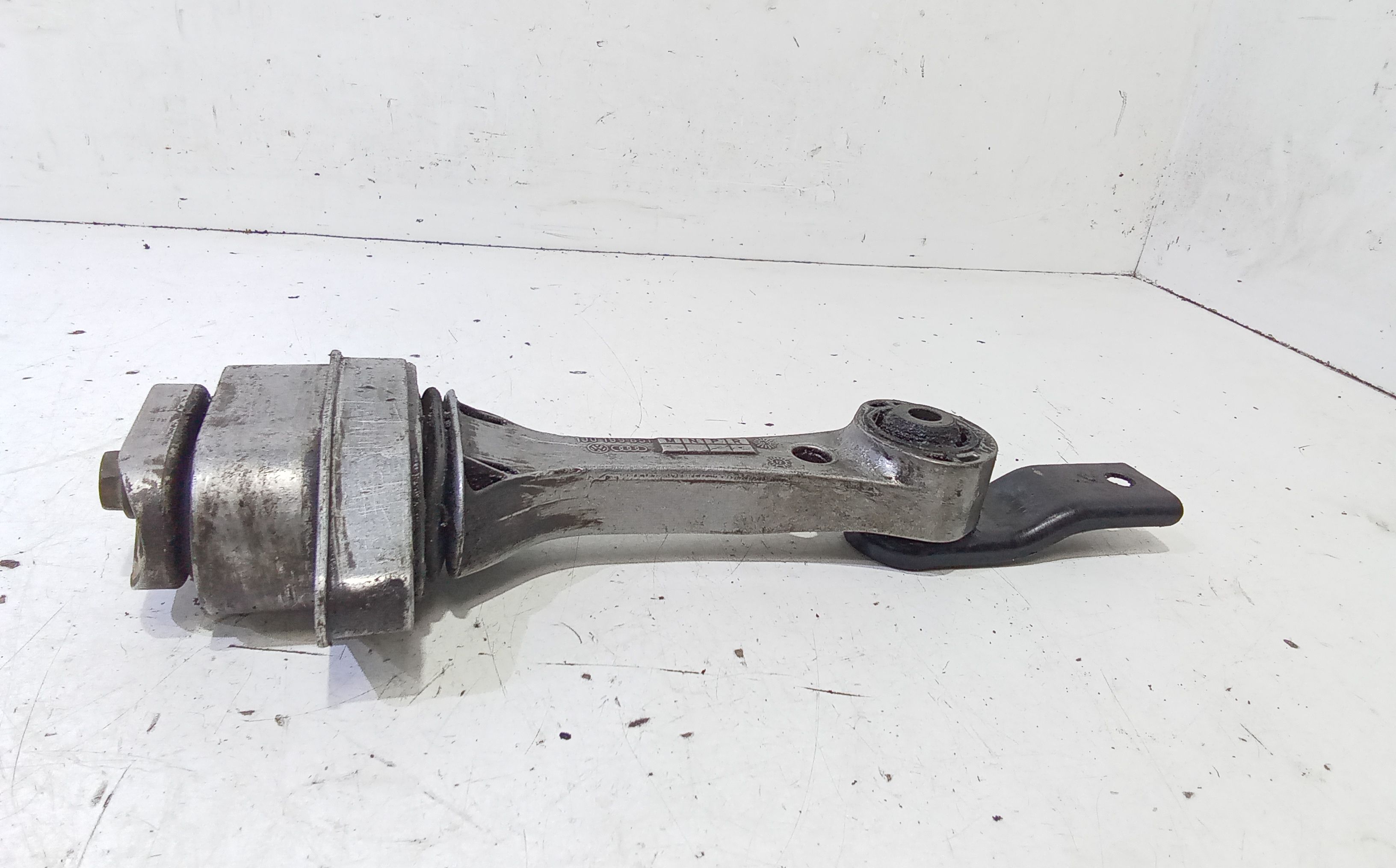 Piastra Alloggiamento Supporto Motore (Con Eventuale Bielletta O Tirante Associato) Usato