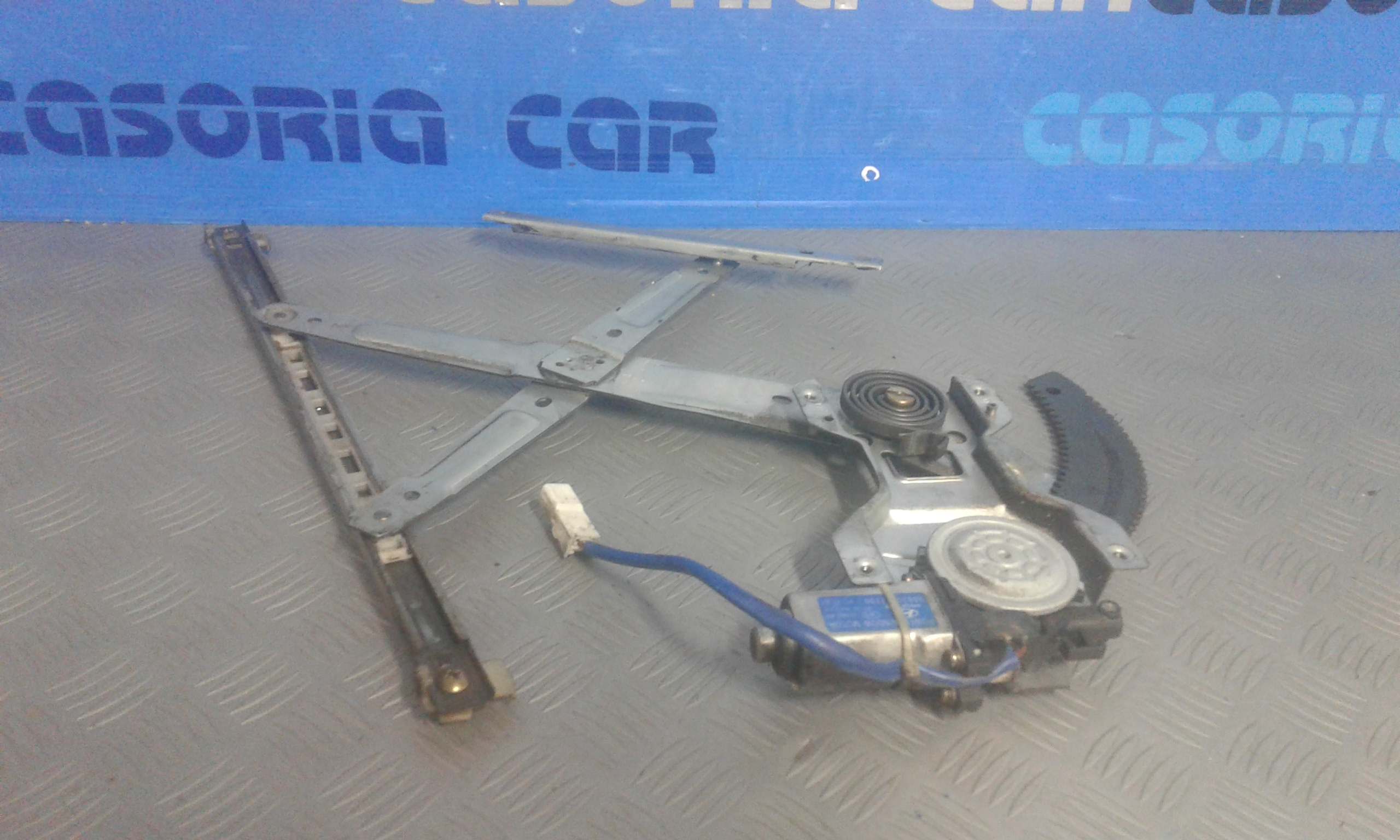 Alzacristallo Porta Ant. Destro 8240217000 Usato