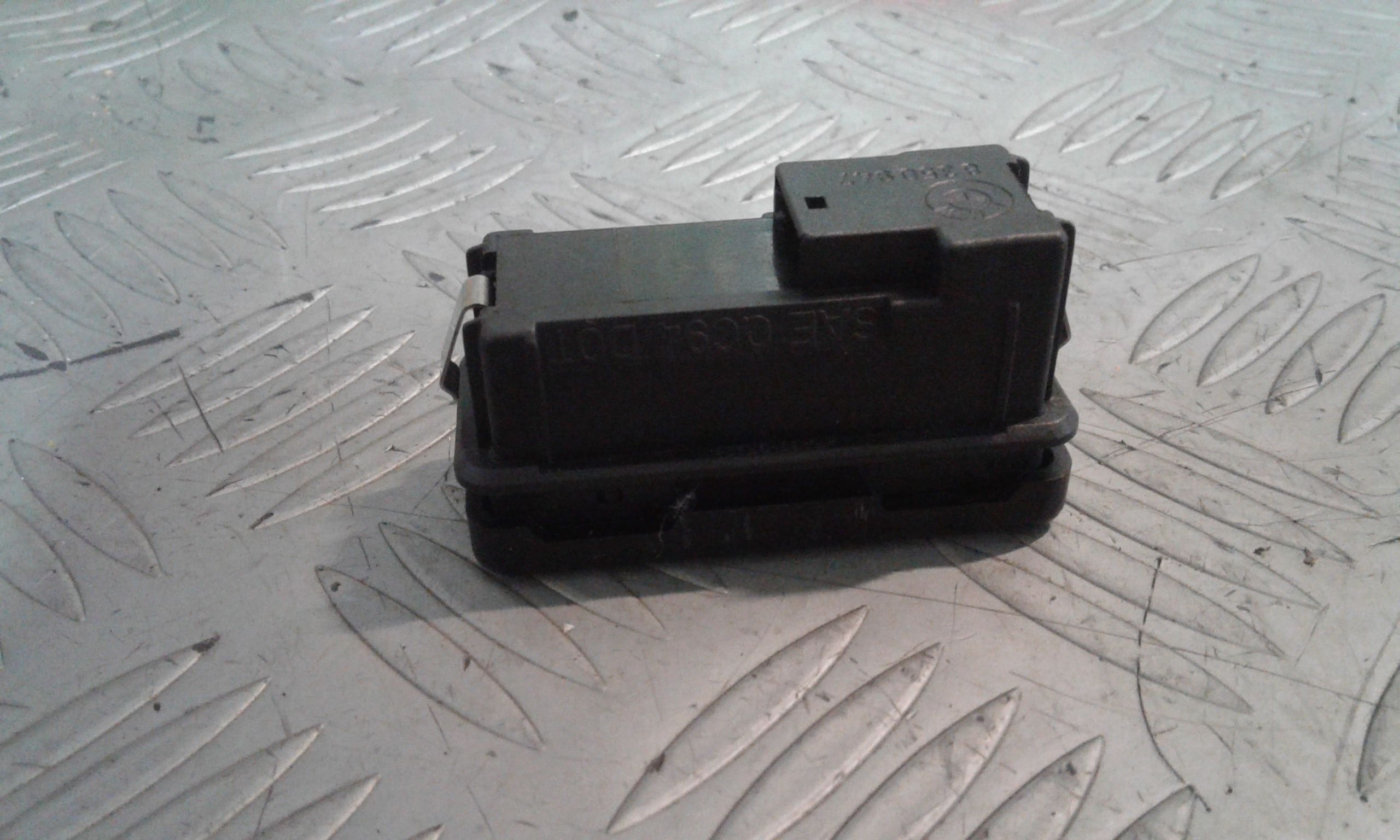 Interruttore Luci Emergenza 61318350947 Usato