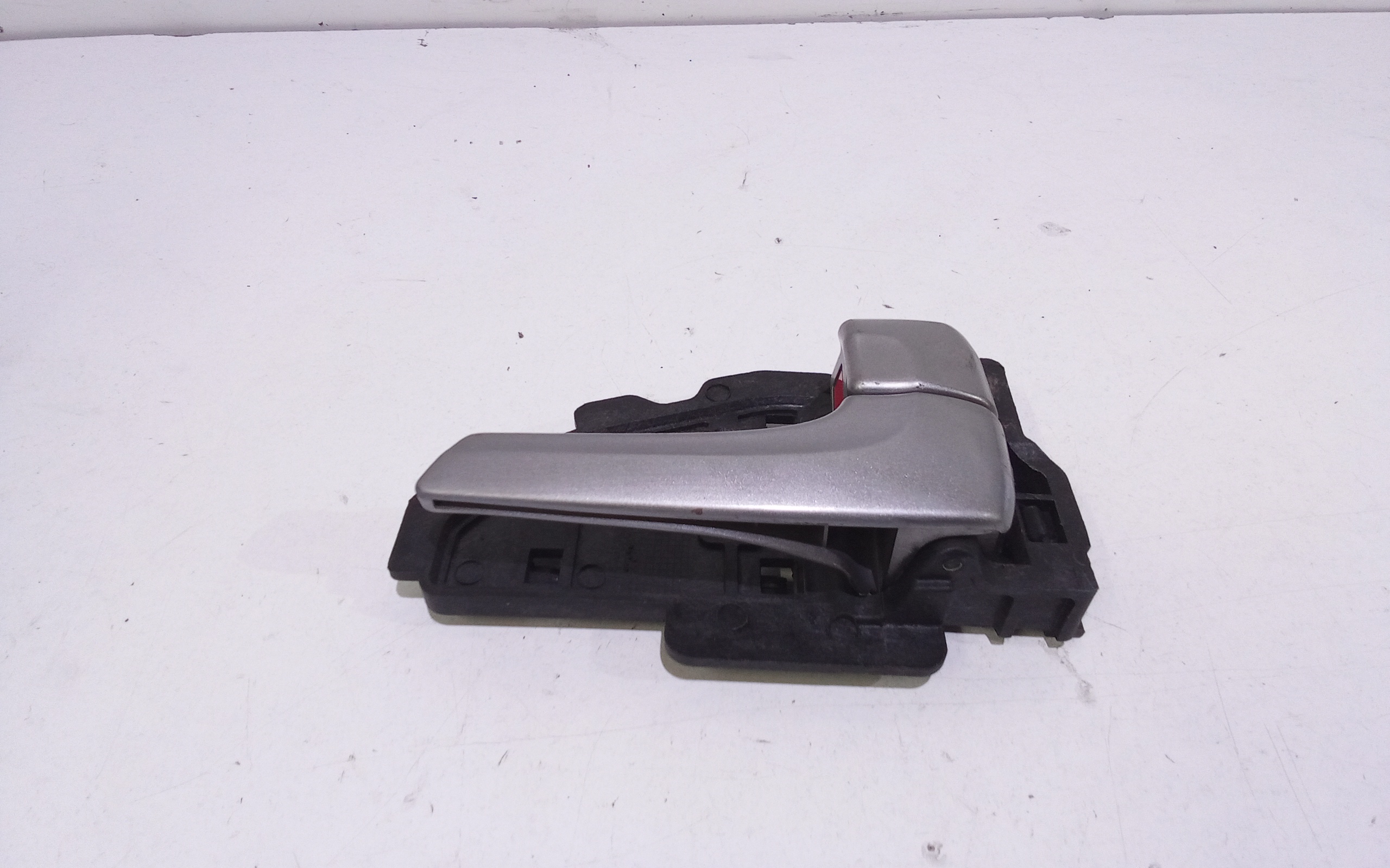 Maniglia Int. Apertura Porta Post. Destro 826202S010CR Usato